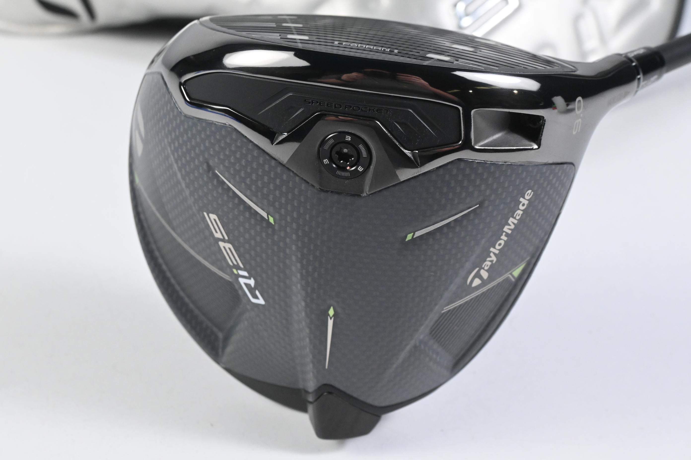 Taylormade Qi35 Driver / 9 Degree / Regular Flex Vanquish 5 Shaft