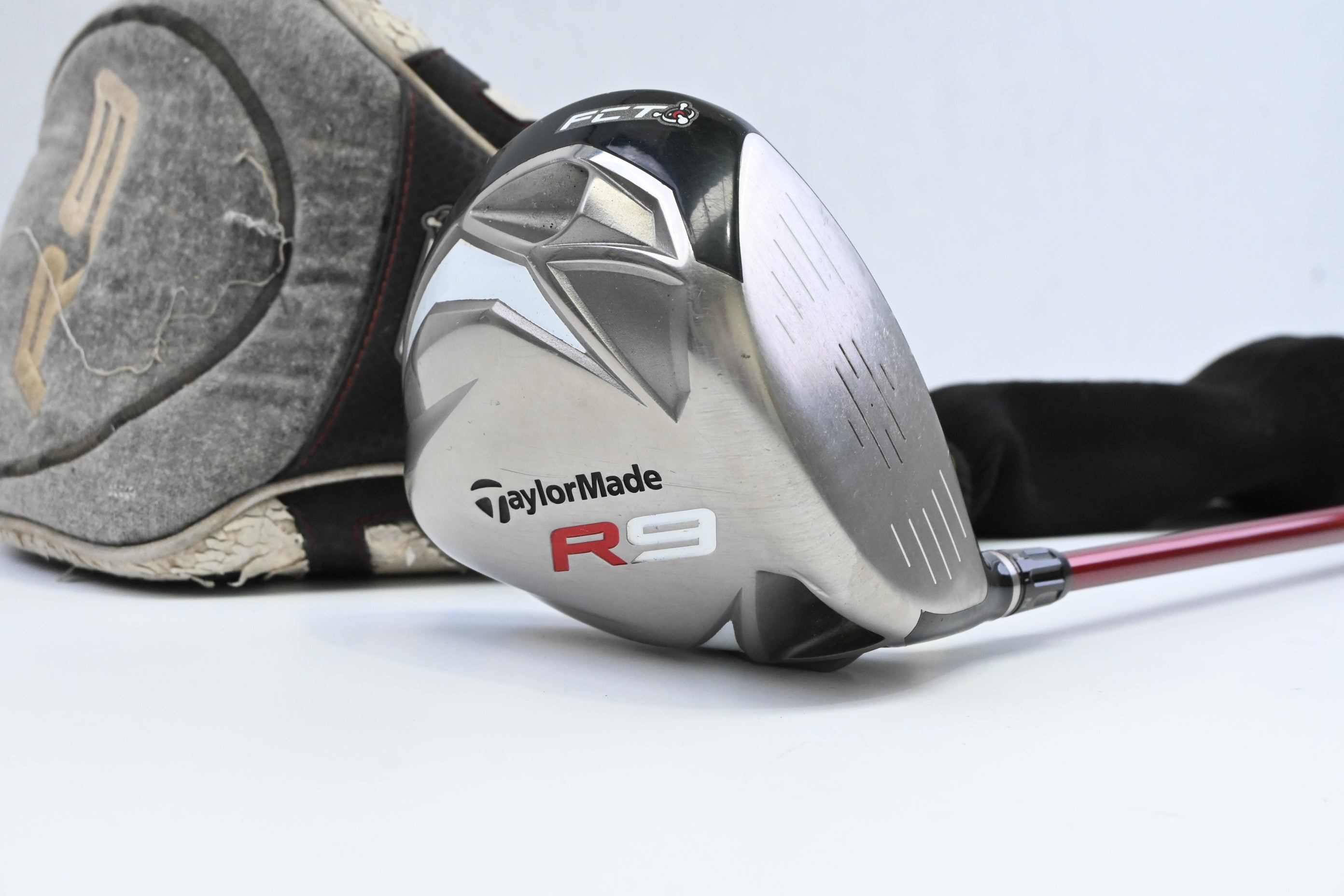 Taylormade R9 Driver / 9.5 Degree / Stiff Flex Fujikura Motore F1 65 Shaft