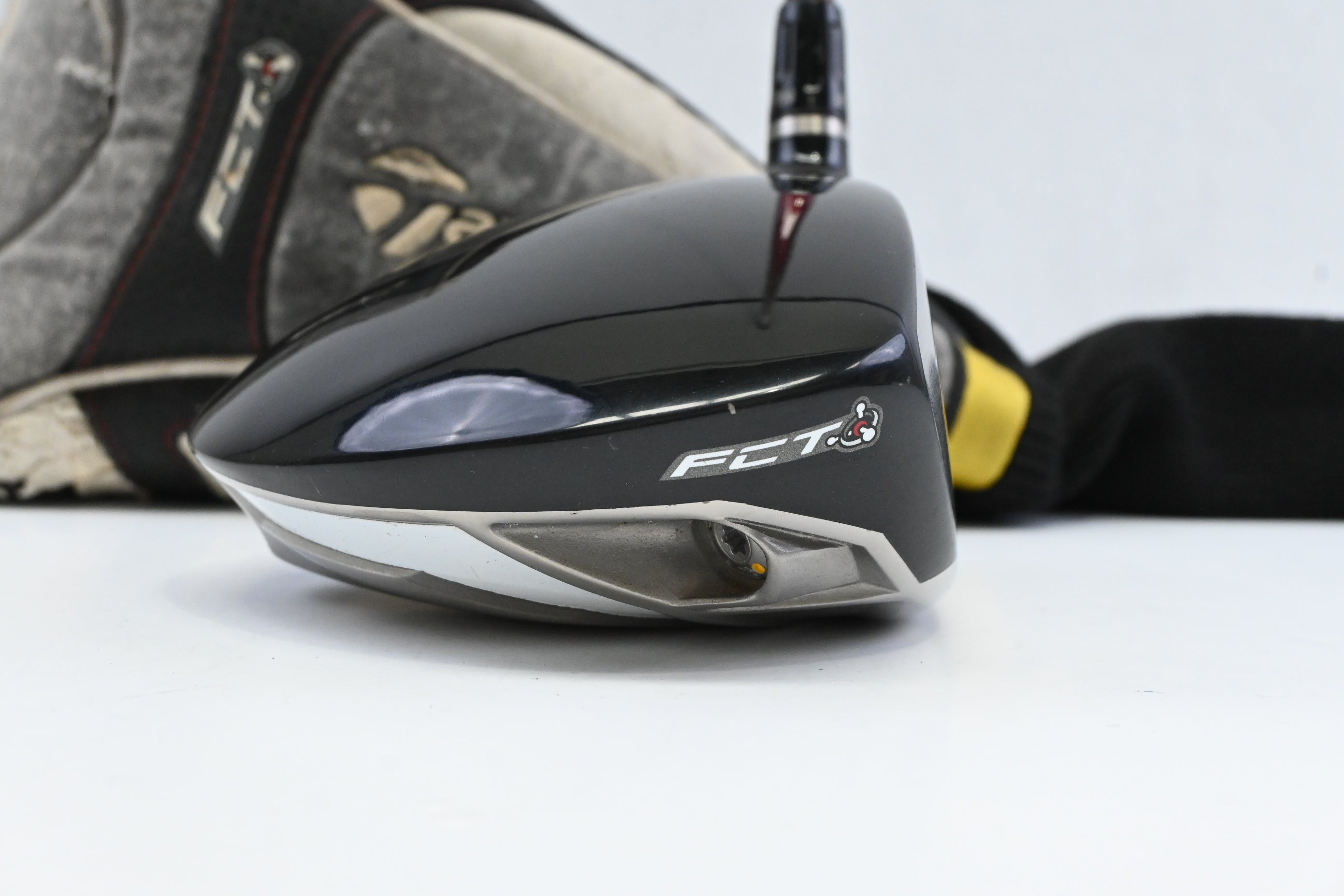 Taylormade R9 Driver / 9.5 Degree / Stiff Flex Fujikura Motore F1 65 Shaft