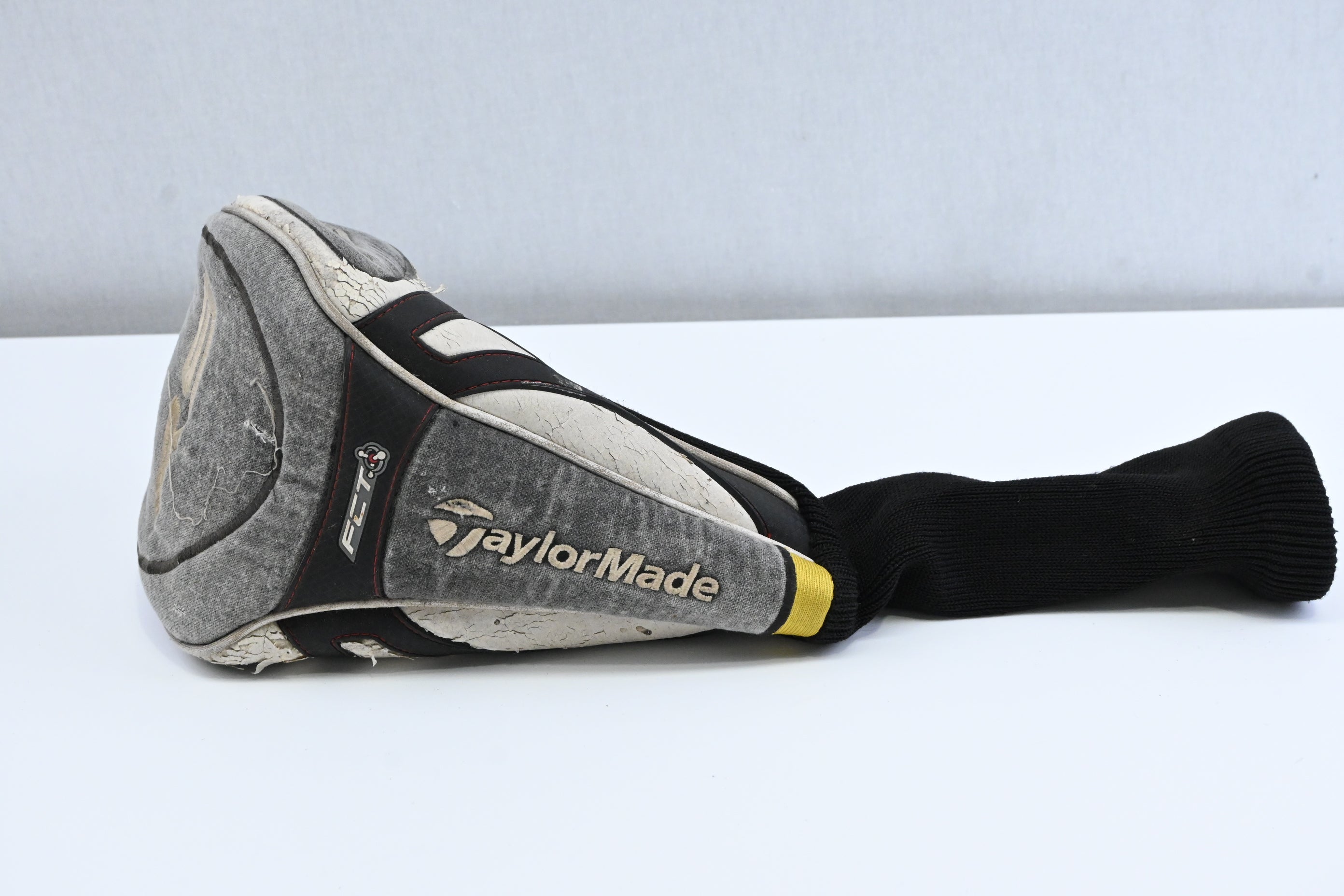 Taylormade R9 Driver / 9.5 Degree / Stiff Flex Fujikura Motore F1 65 Shaft
