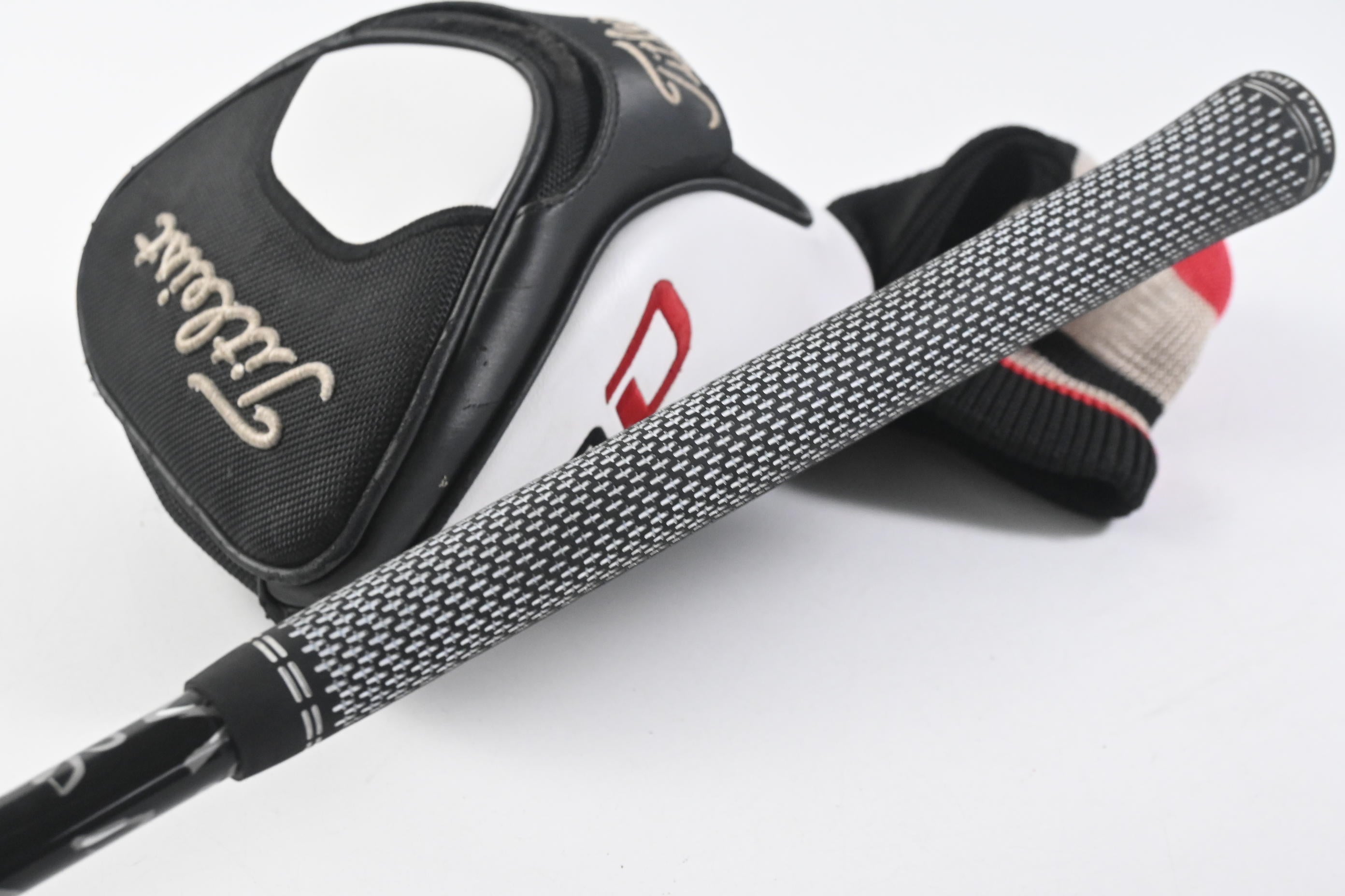 Titleist 910 D2 Driver / 9.5 Degree / Stiff Flex Diamana 'ahina 72 Shaft