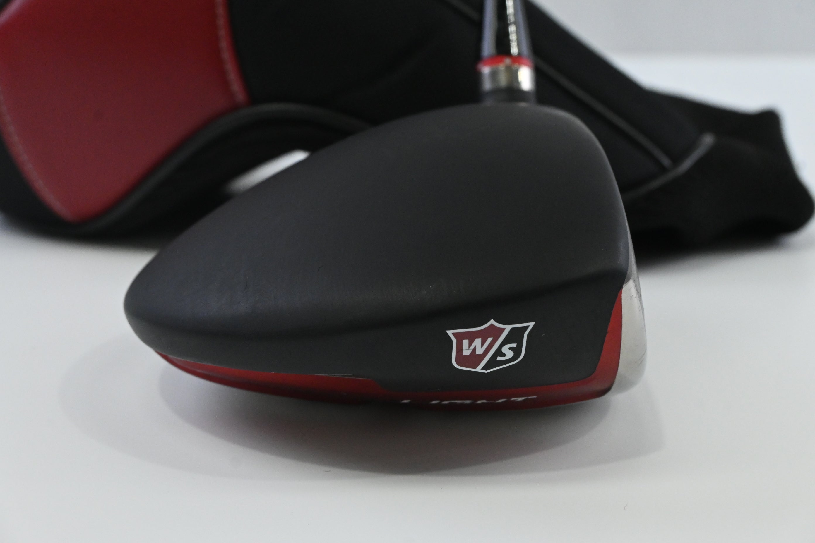 Wilson Staff D200 Driver / 10.5 Degree / Regular Flex UST Elements Chrome 44