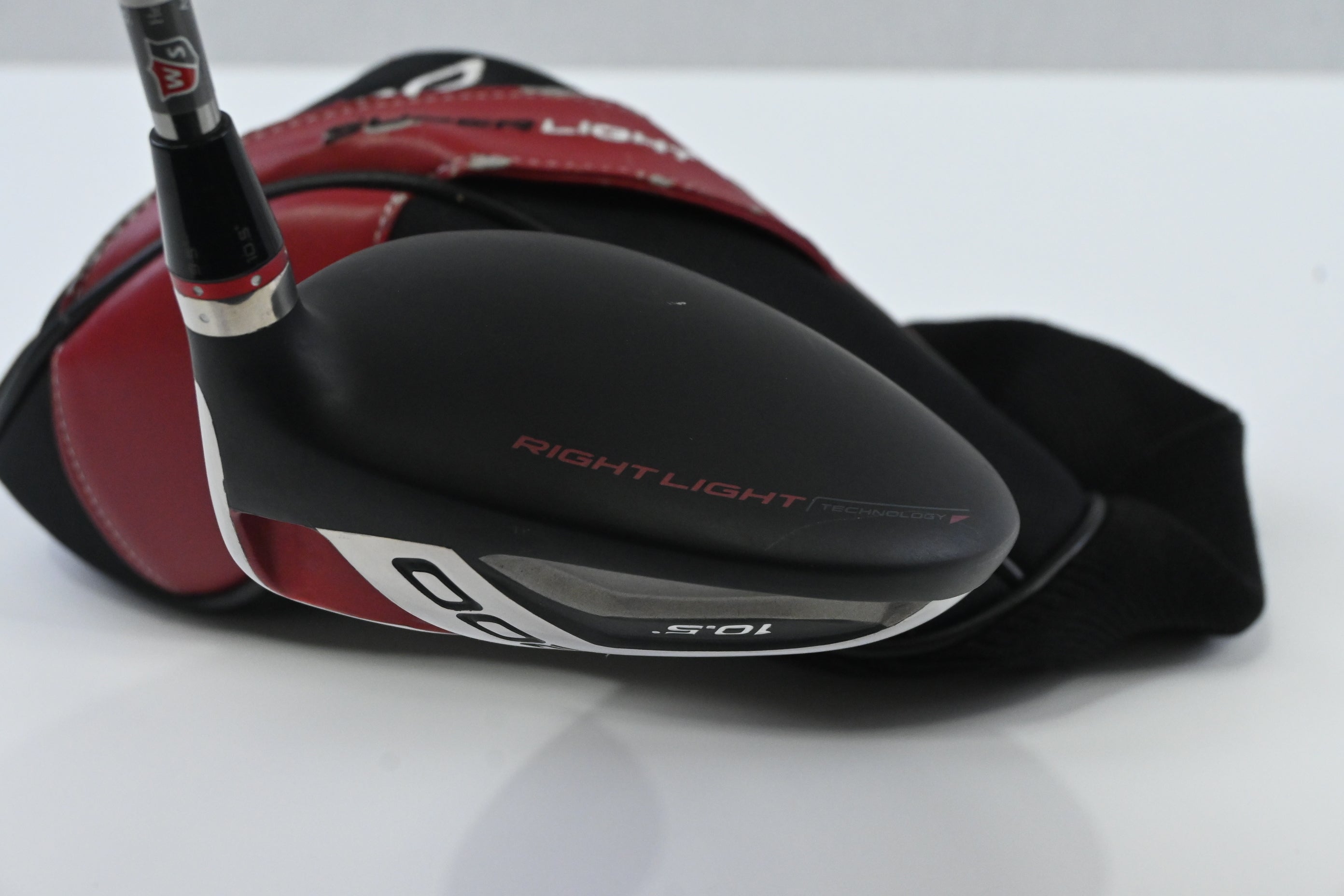 Wilson Staff D200 Driver / 10.5 Degree / Regular Flex UST Elements Chrome 44