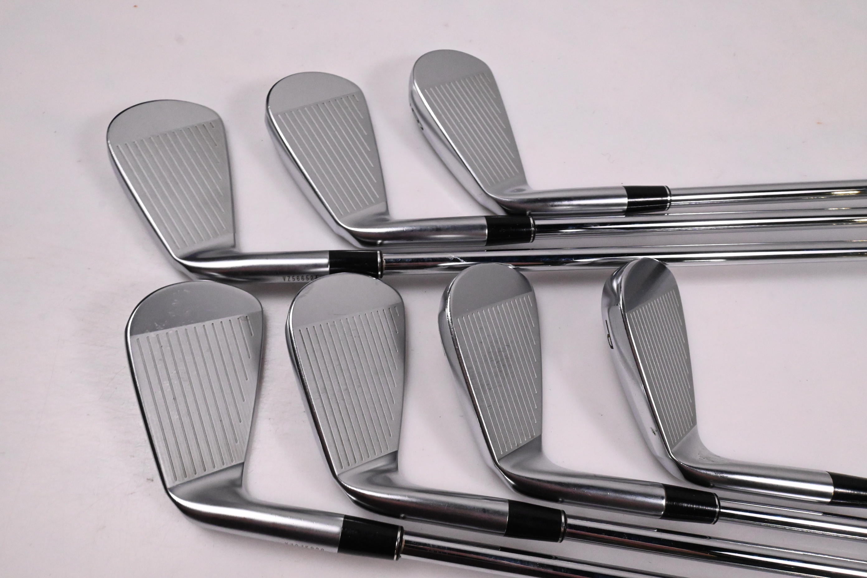Srixon ZXi7 Irons / 4-PW / Regular Flex N.S.Pro Modus³ Tour 105 Shafts