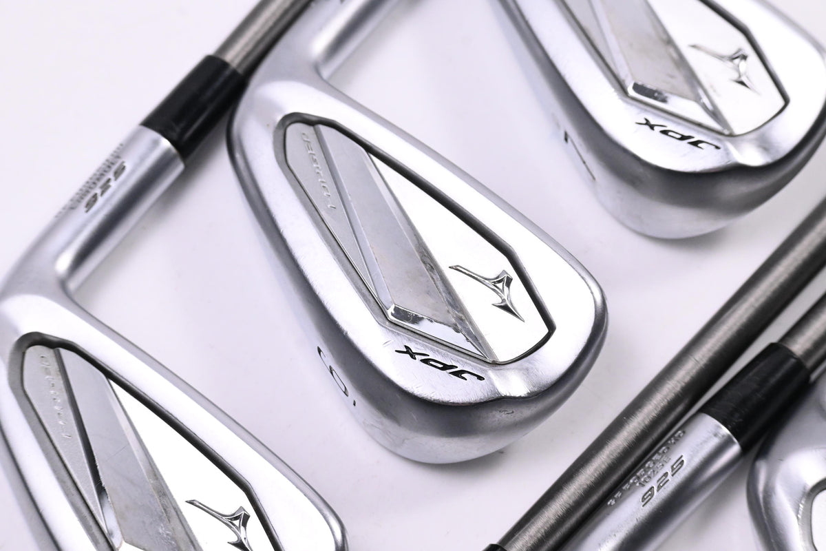 Mizuno JPX 925 Forged Irons / 5-PW+GW / Regular Flex Aerotech Steel Fiber 95