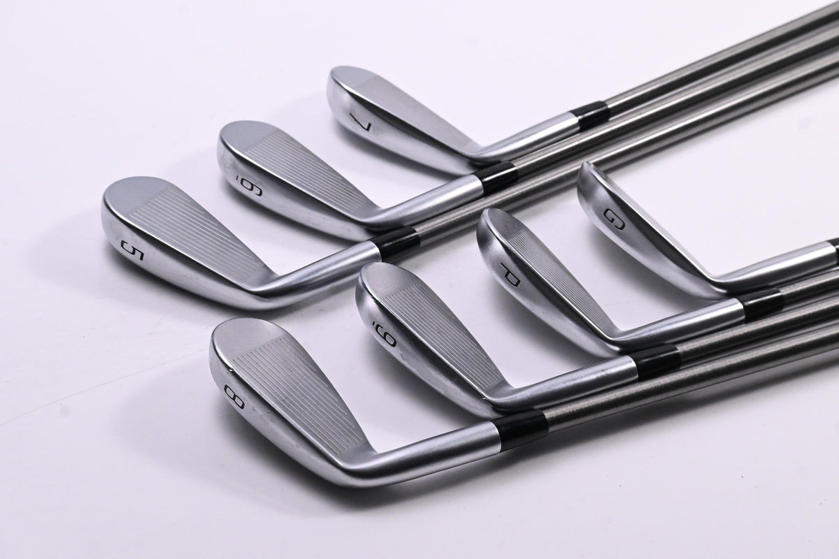 Mizuno JPX 925 Forged Irons / 5-PW+GW / Regular Flex Aerotech Steel Fiber 95