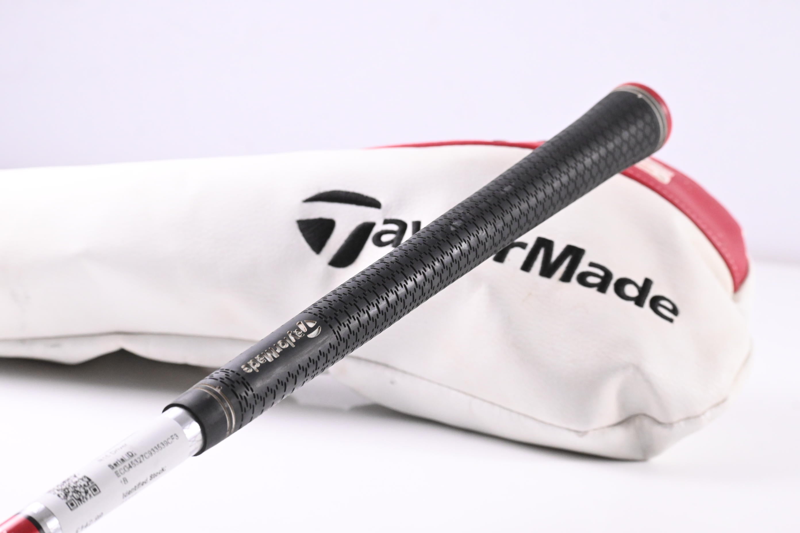 Left Hand Taylormade R15 Driver / 9.5 Degree / Regular Flex Fujikura Speeder 57