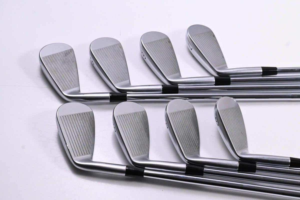 Mizuno JPX 925 Forged Irons / 4-PW+GW / Stiff Flex Dynamic Gold 120 S300 Shafts