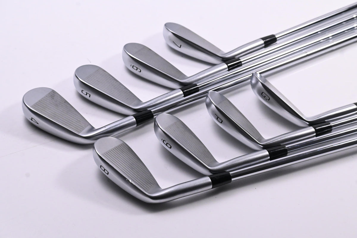 Mizuno JPX 925 Forged Irons / 4-PW+GW / Stiff Flex Dynamic Gold 120 S300 Shafts