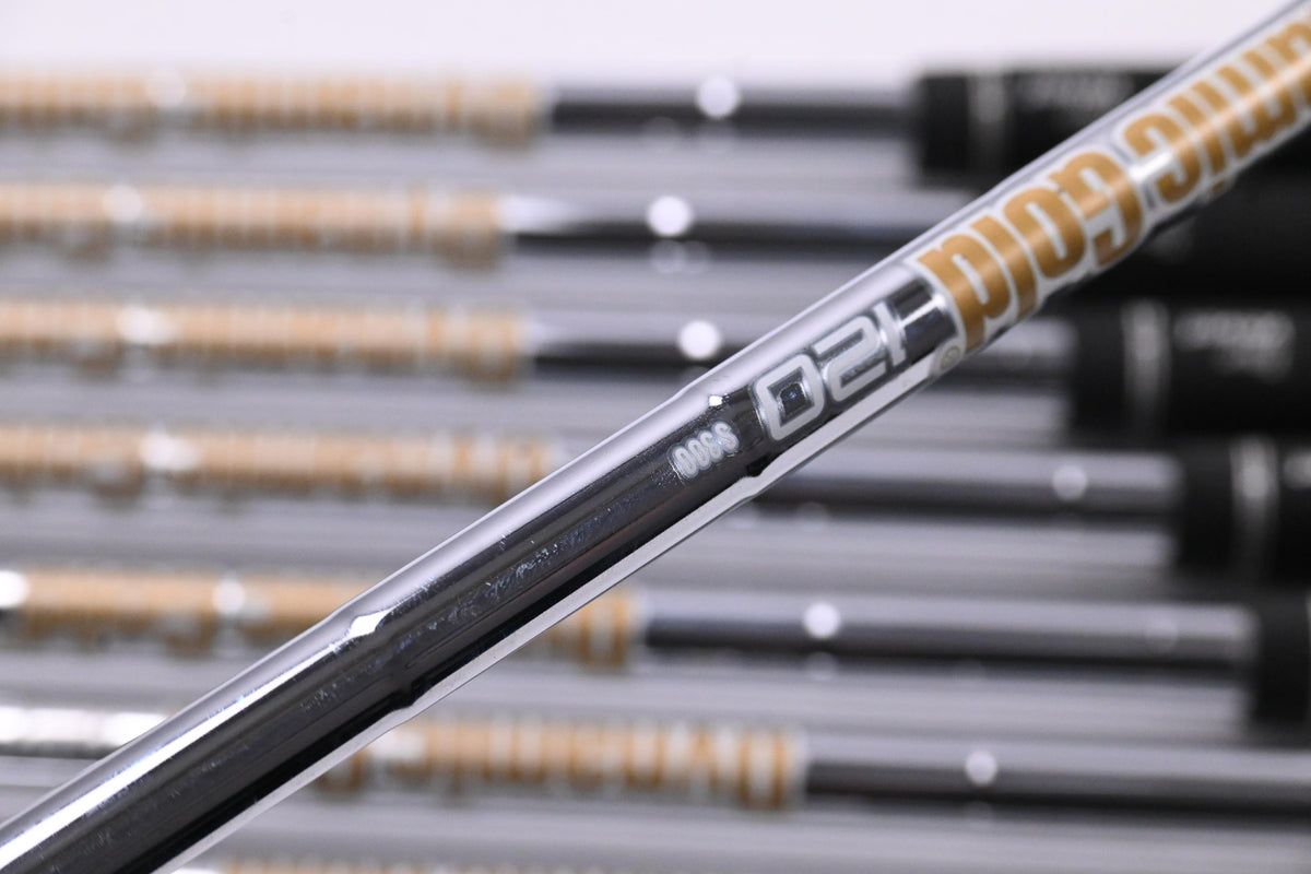 Mizuno JPX 925 Forged Irons / 4-PW+GW / Stiff Flex Dynamic Gold 120 S300 Shafts