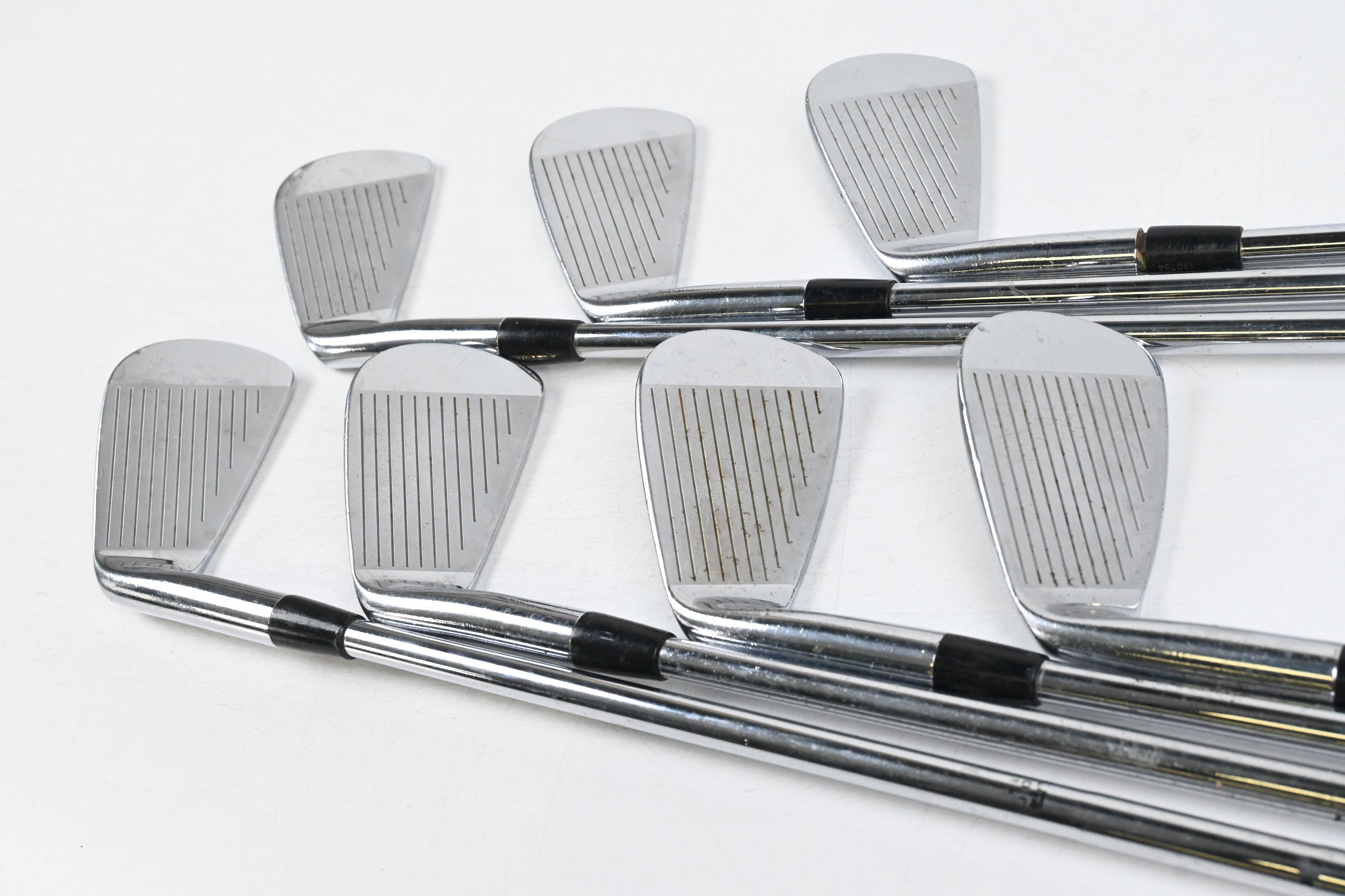 Titleist 690.MB Irons / 3-9i / Stiff Flex Dynamic Gold S300 Shafts