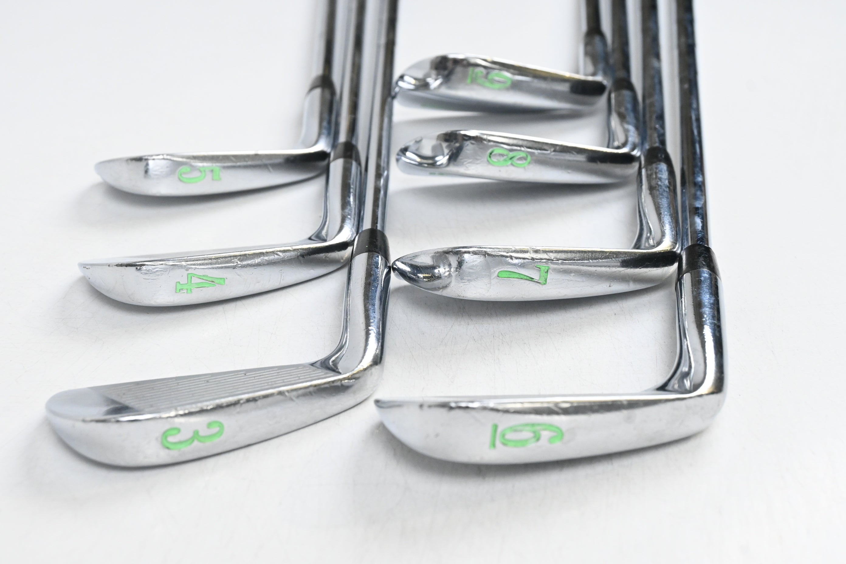 Titleist 690.MB Irons / 3-9i / Stiff Flex Dynamic Gold S300 Shafts