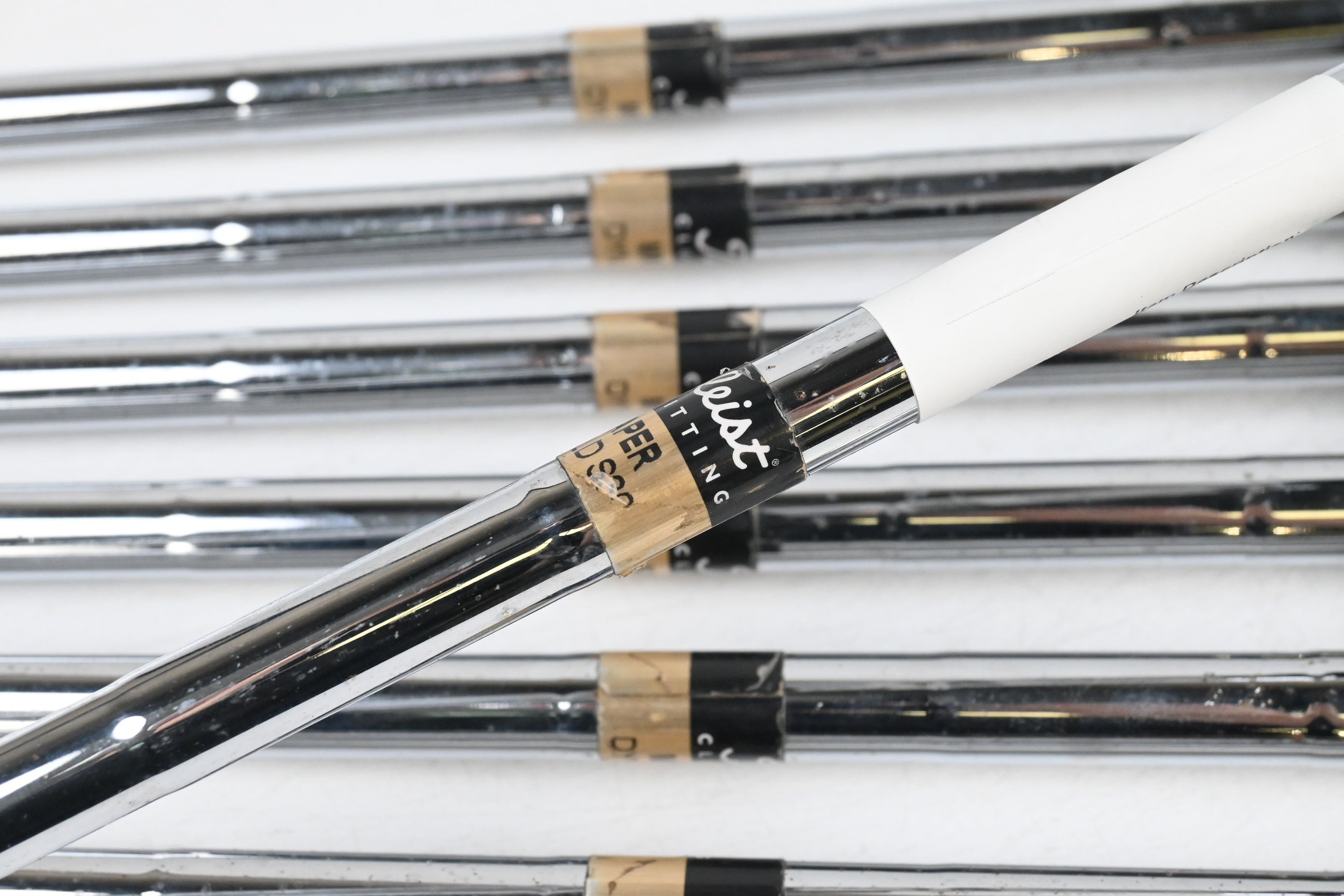 Titleist 690.MB Irons / 3-9i / Stiff Flex Dynamic Gold S300 Shafts