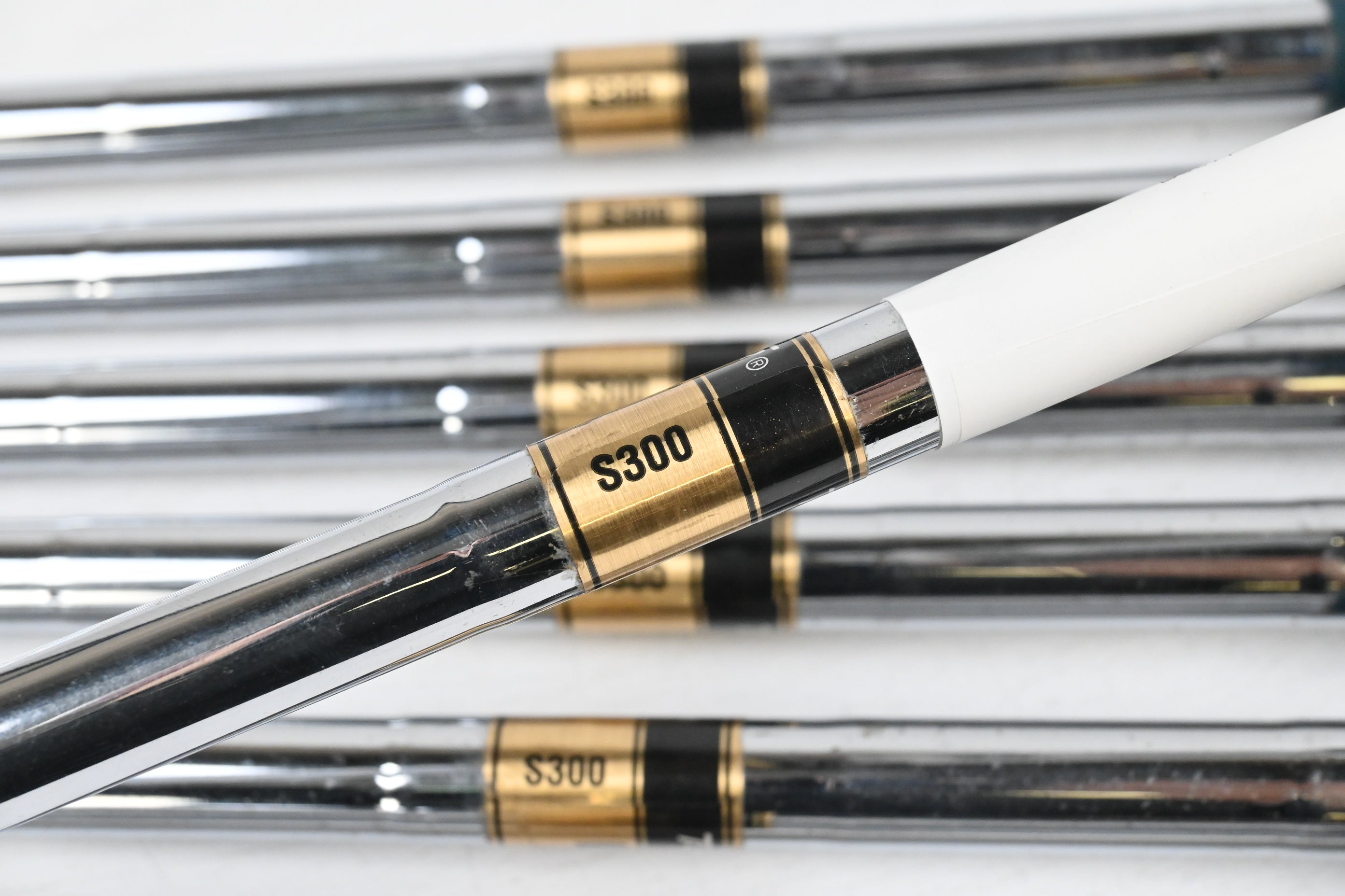 Mizuno MP-33 Irons / 3-9i / Stiff Flex Dynamic Gold S300 Shafts