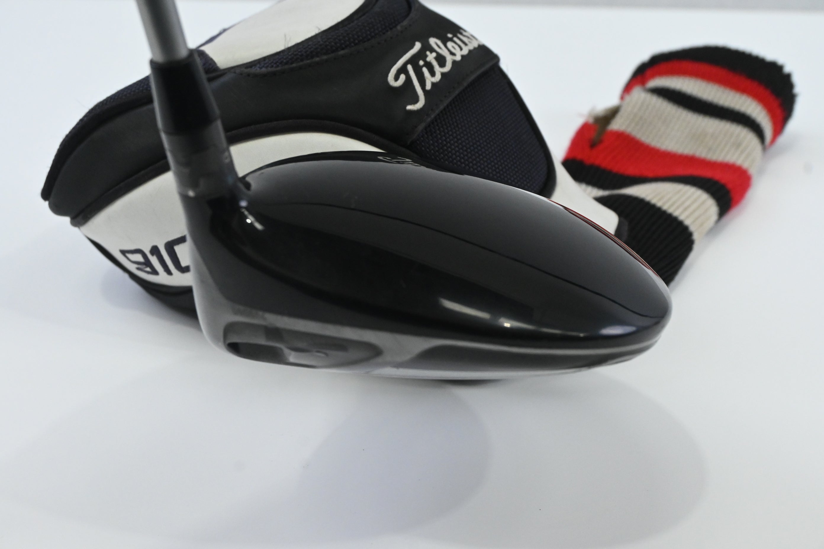 Titleist 910 D2 Driver / 8.5 Degree / Stiff Flex Diamana D+ 60 Shaft