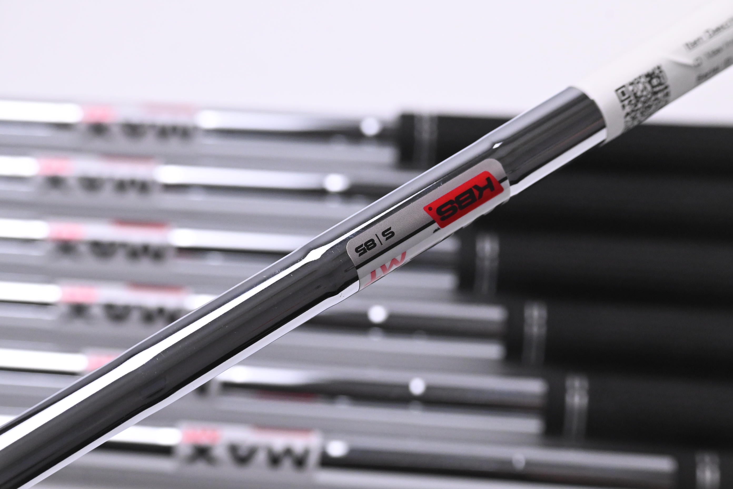 Taylormade Qi Max Irons / 5-PW+SW / Stiff Flex KBS MAX MT 85 Shafts