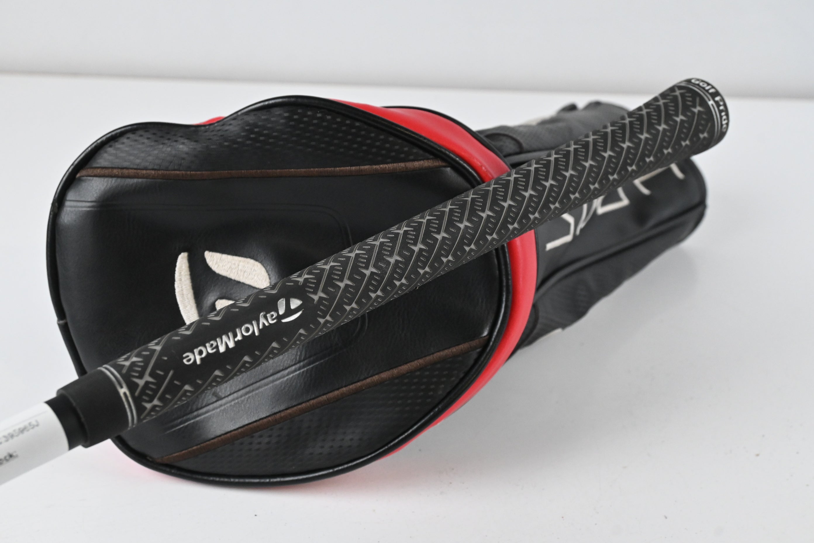 Taylormade Stealth Plus Driver / 9 Degree / Stiff Flex Kai'li Darkwave White 70