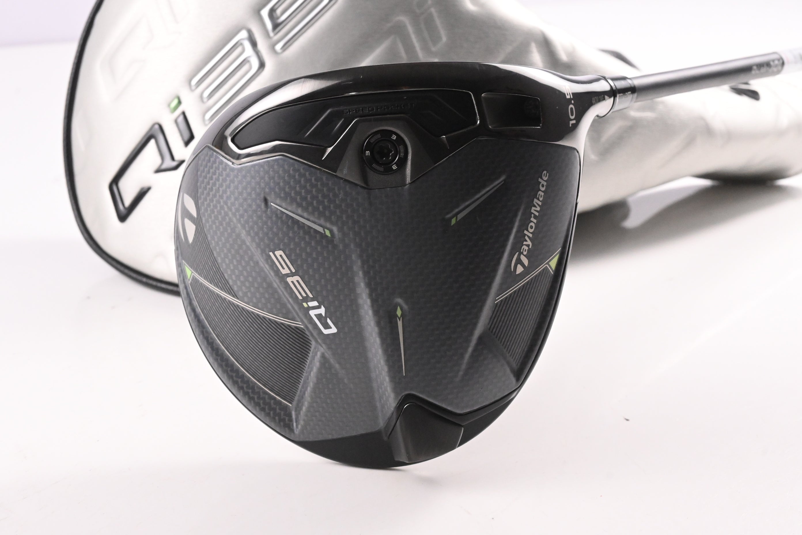 Taylormade Qi35 Driver / 10.5 Degree / Stiff Flex Kai'li White Dark Wave 60