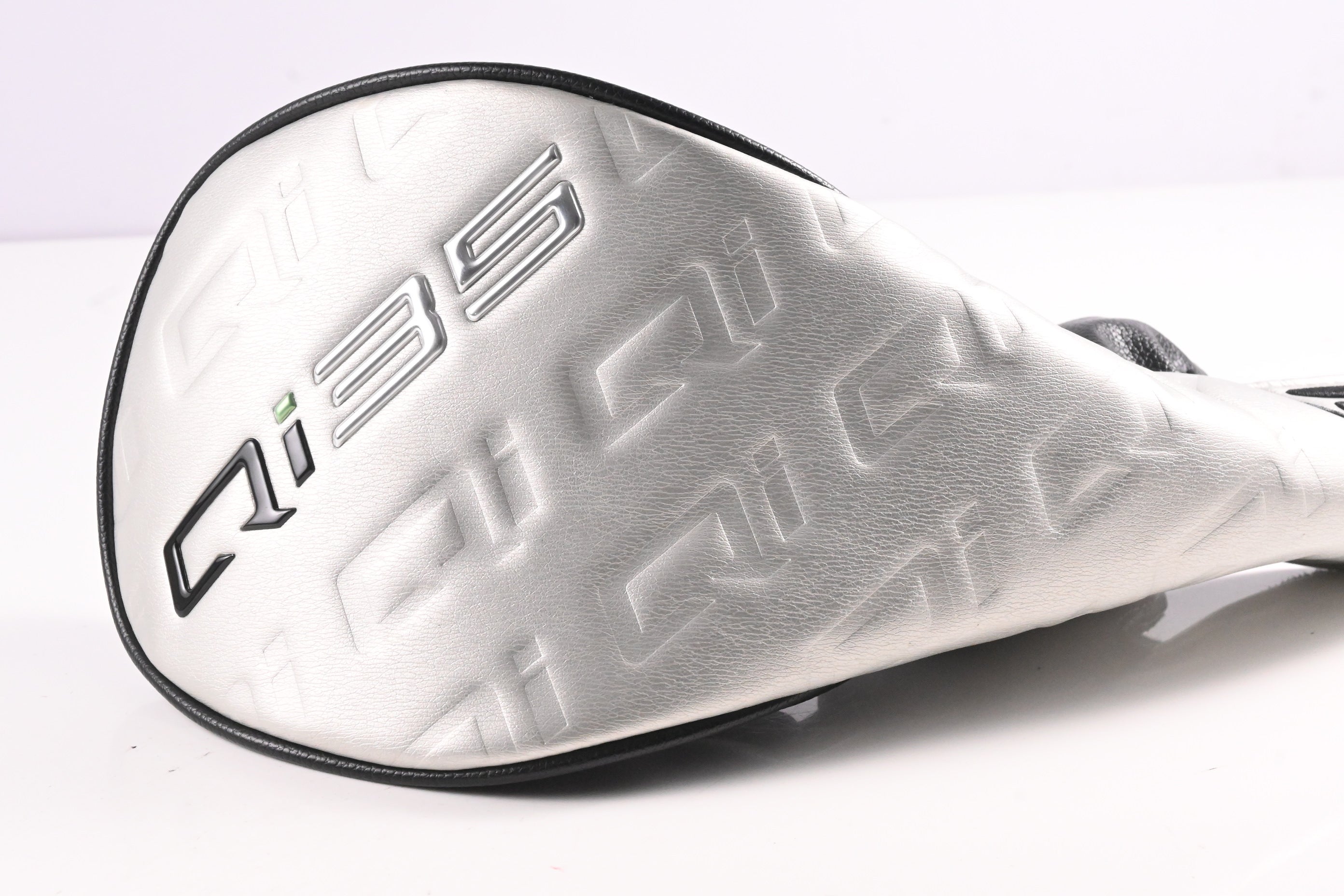 Taylormade Qi35 Driver / 10.5 Degree / Stiff Flex Kai'li White Dark Wave 60
