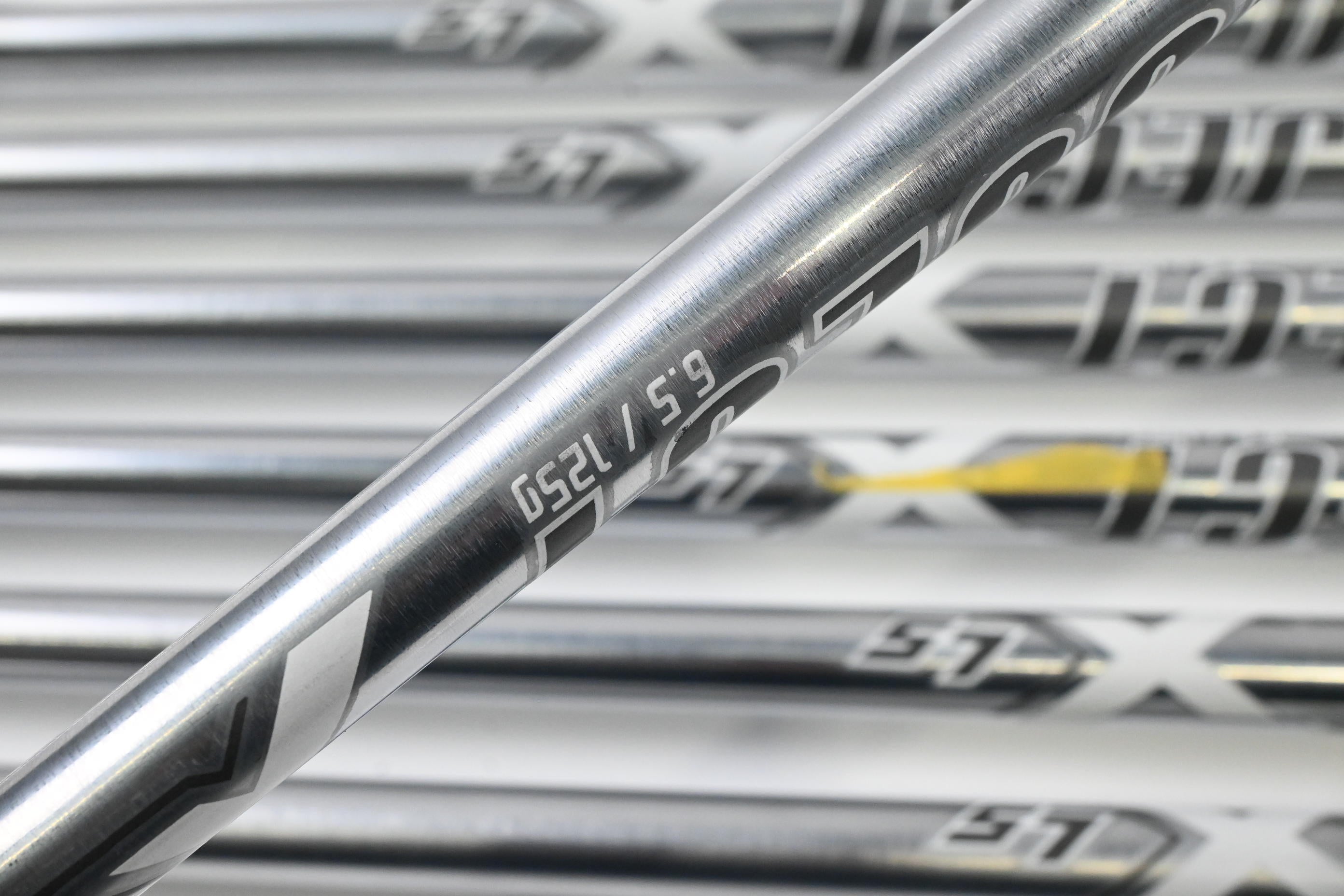 Mizuno Pro 221/223 Combo Irons / 4-PW / X-Flex Project X LS 125 Shafts