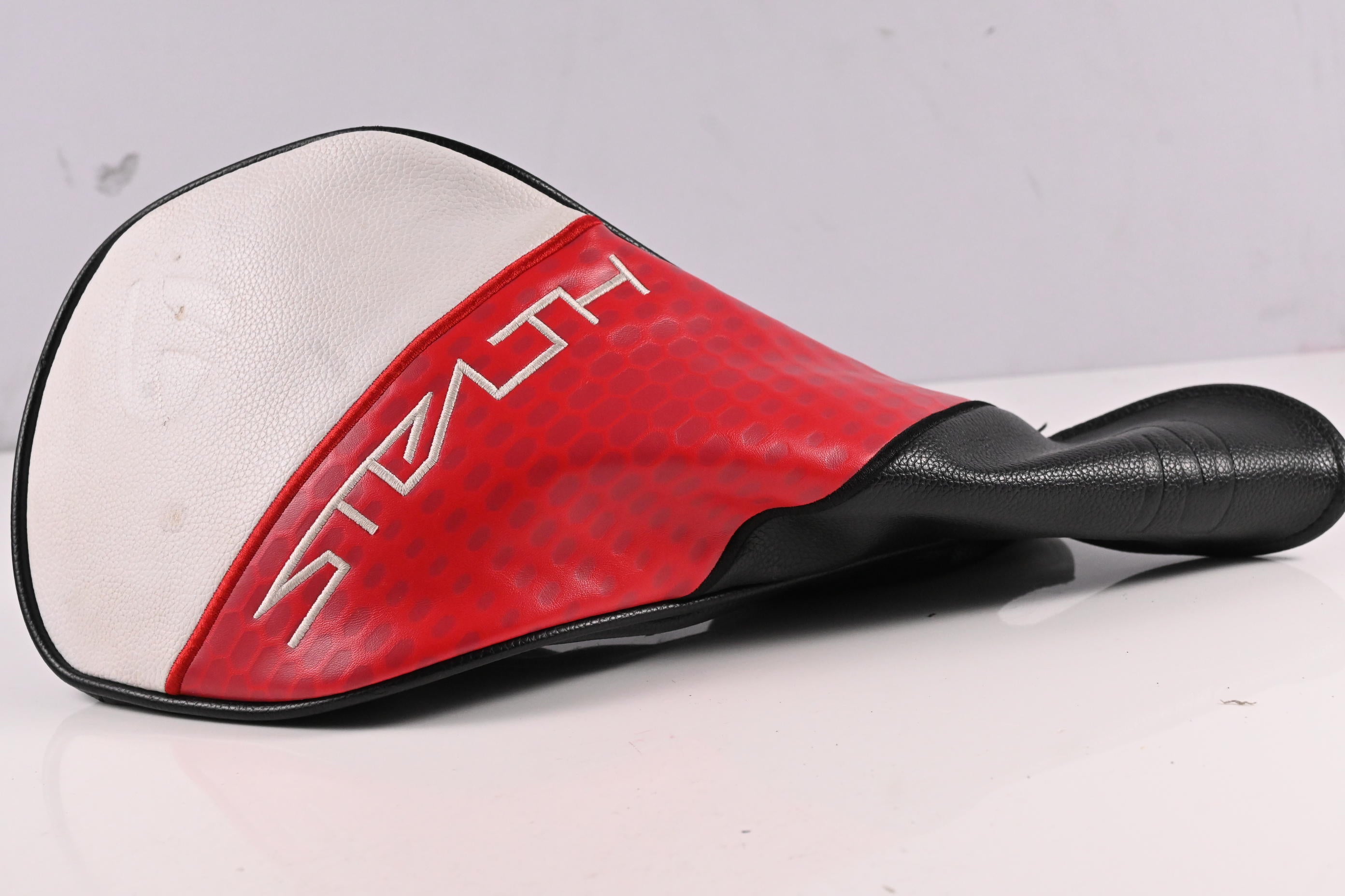 Left Hand Taylormade Stealth 2 HD Driver / 10.5 Degree / Stiff Flex ACCRA FX 2.0 Shaft