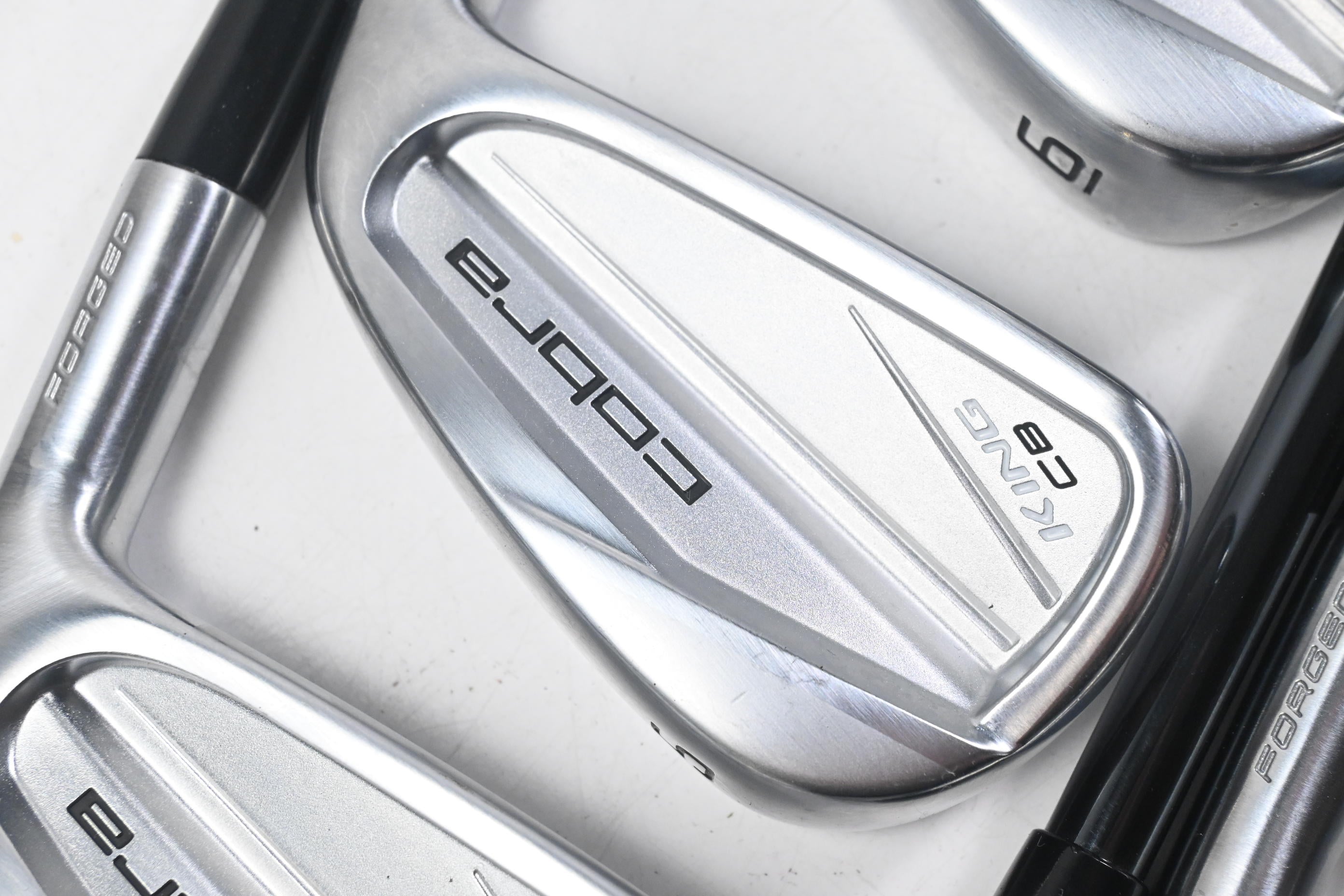 Cobra King CB/MB Combo Irons / 4-PW / Regular Flex UST Mamiya Recoil Dart 90