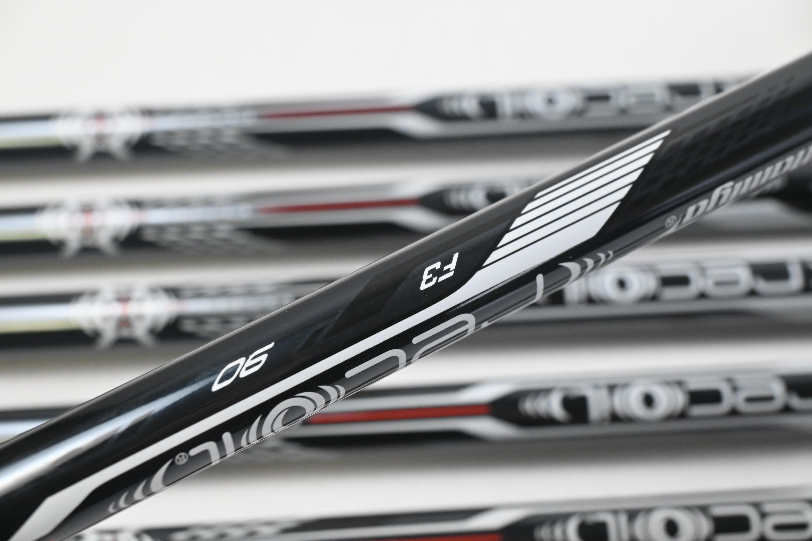 Cobra King CB/MB Combo Irons / 4-PW / Regular Flex UST Mamiya Recoil Dart 90