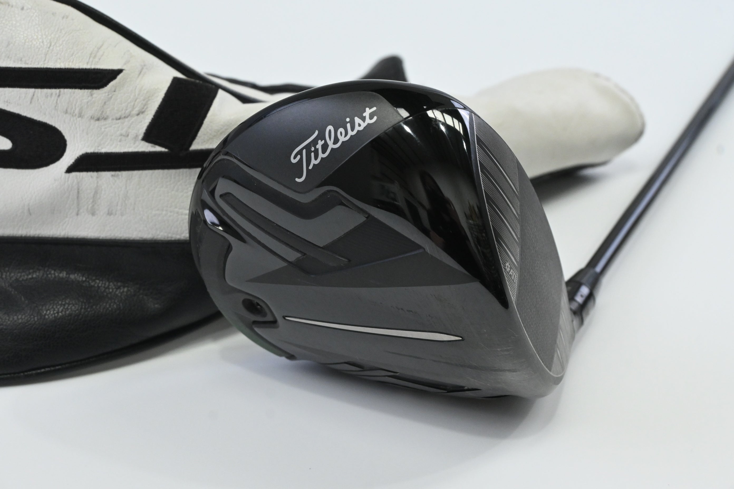 Titleist TSi3 Driver / 9 Degree / Stiff Flex Tensei AV Raw White 65 Shaft