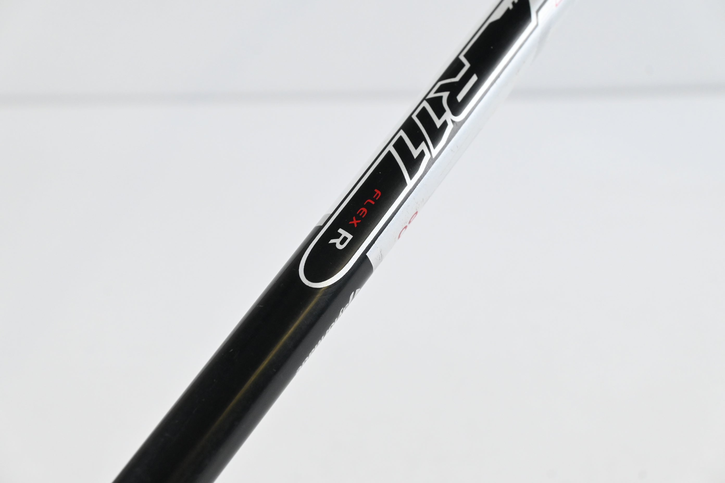 Taylormade R11 Driver / 10.5 Degree / Regular Flex Fujikura Blur 60 Shaft
