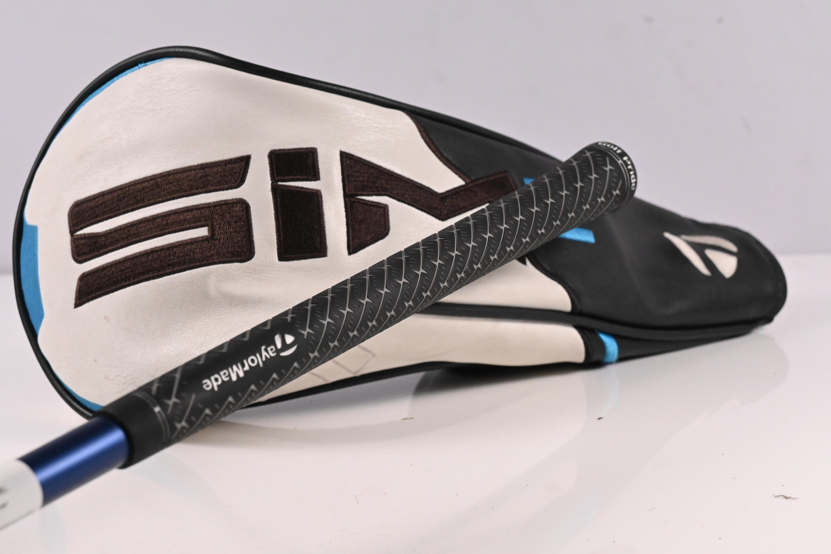 Taylormade SIM2 Max Driver / 10.5 Degree / Regular Flex Ventus Blue 5 Shaft