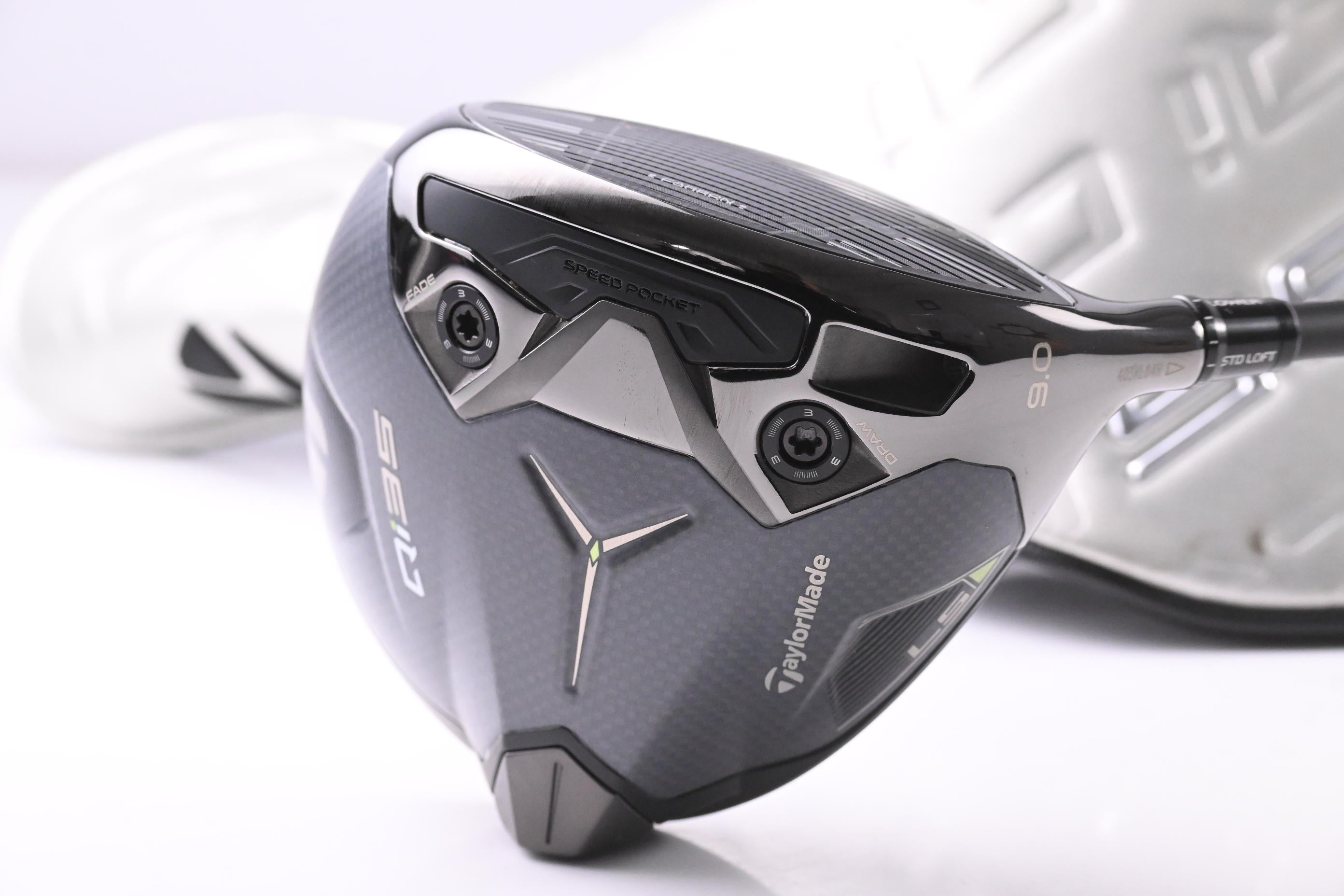 Taylormade Qi35 LS Driver / 9 Degree / Stiff Flex Kai'li White Dark Waves 60