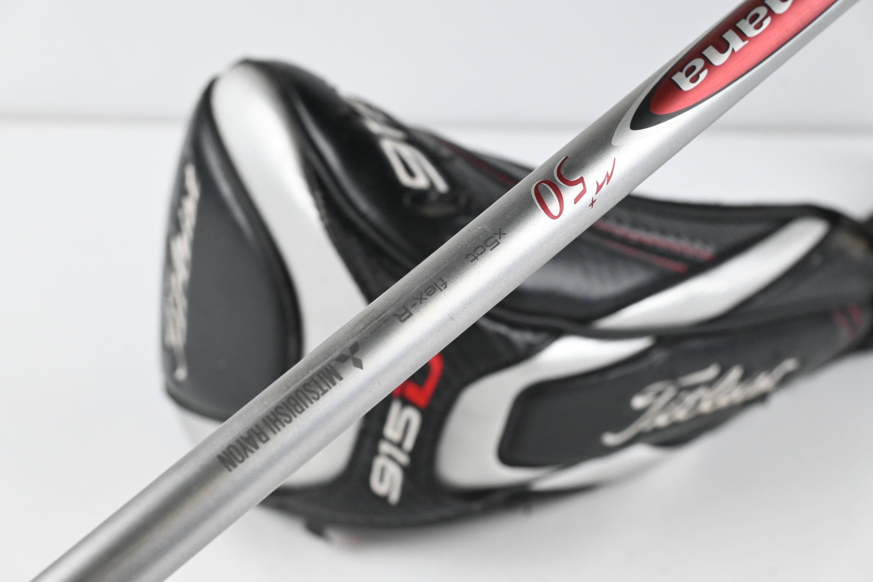 Titleist 915 D2 Driver / 10.5 Degree / Regular Flex Diamana M+ 50 Shaft