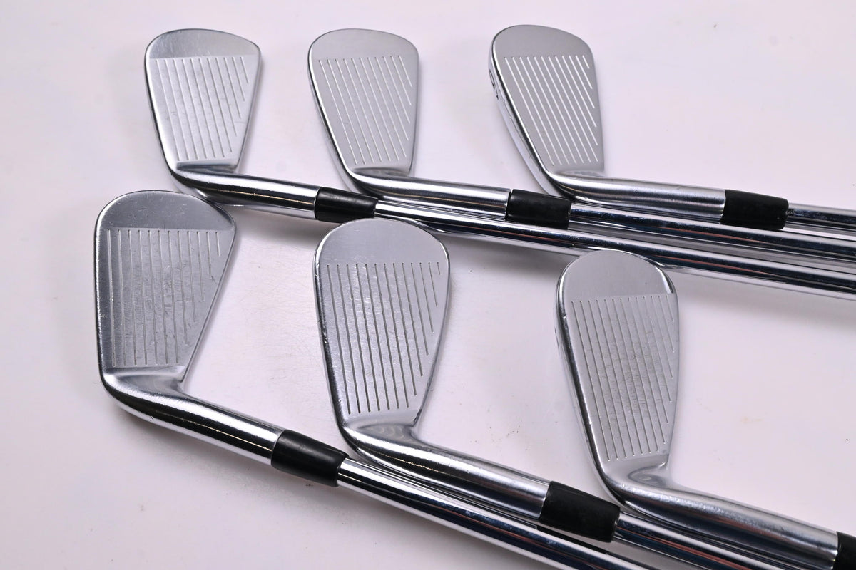 Titleist 716 MB Irons / 4-9i / Stiff Flex Dynamic Gold AMT S300 Shafts