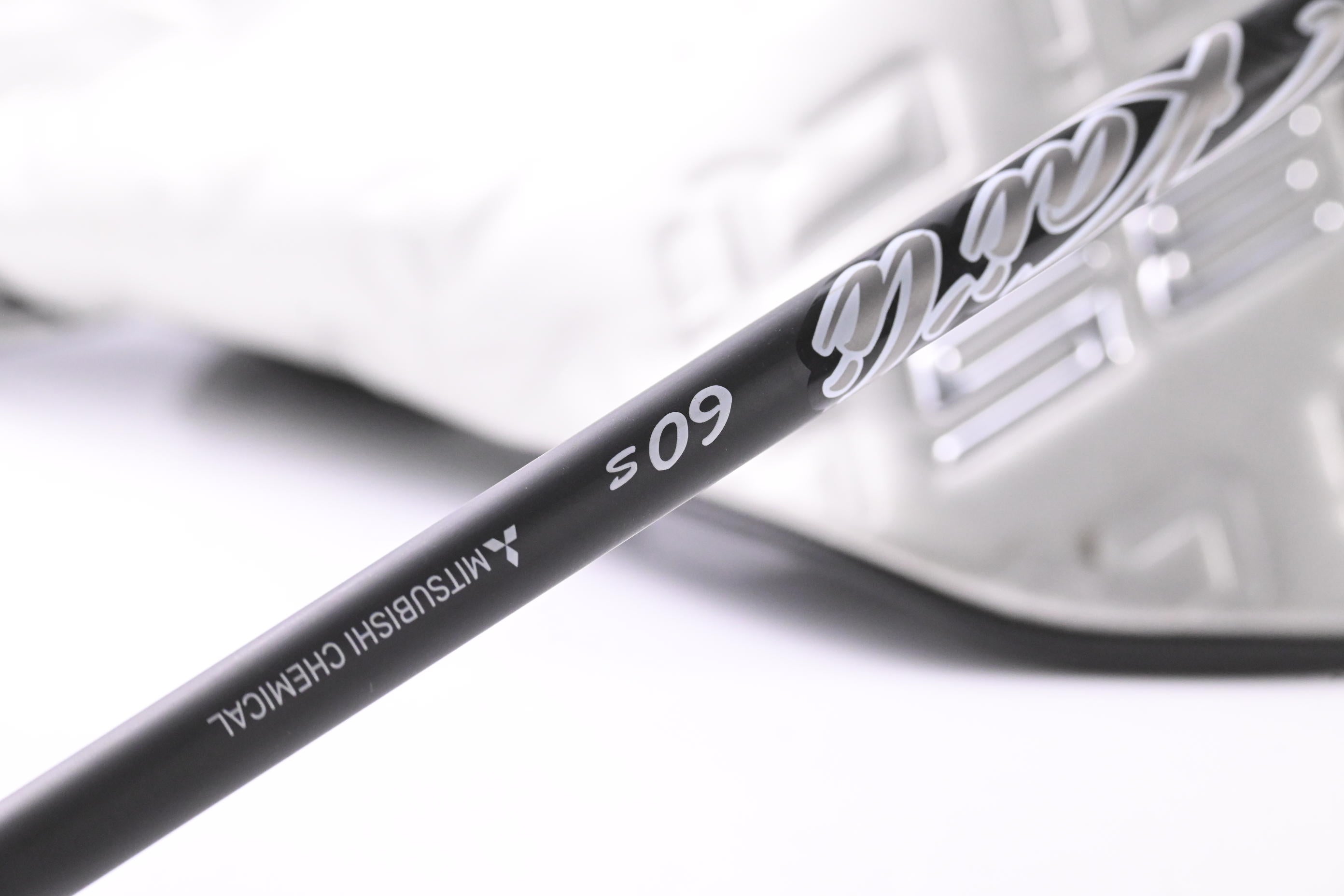 Taylormade Qi35 LS Driver / 9 Degree / Stiff Flex Kai'li White Dark Waves 60