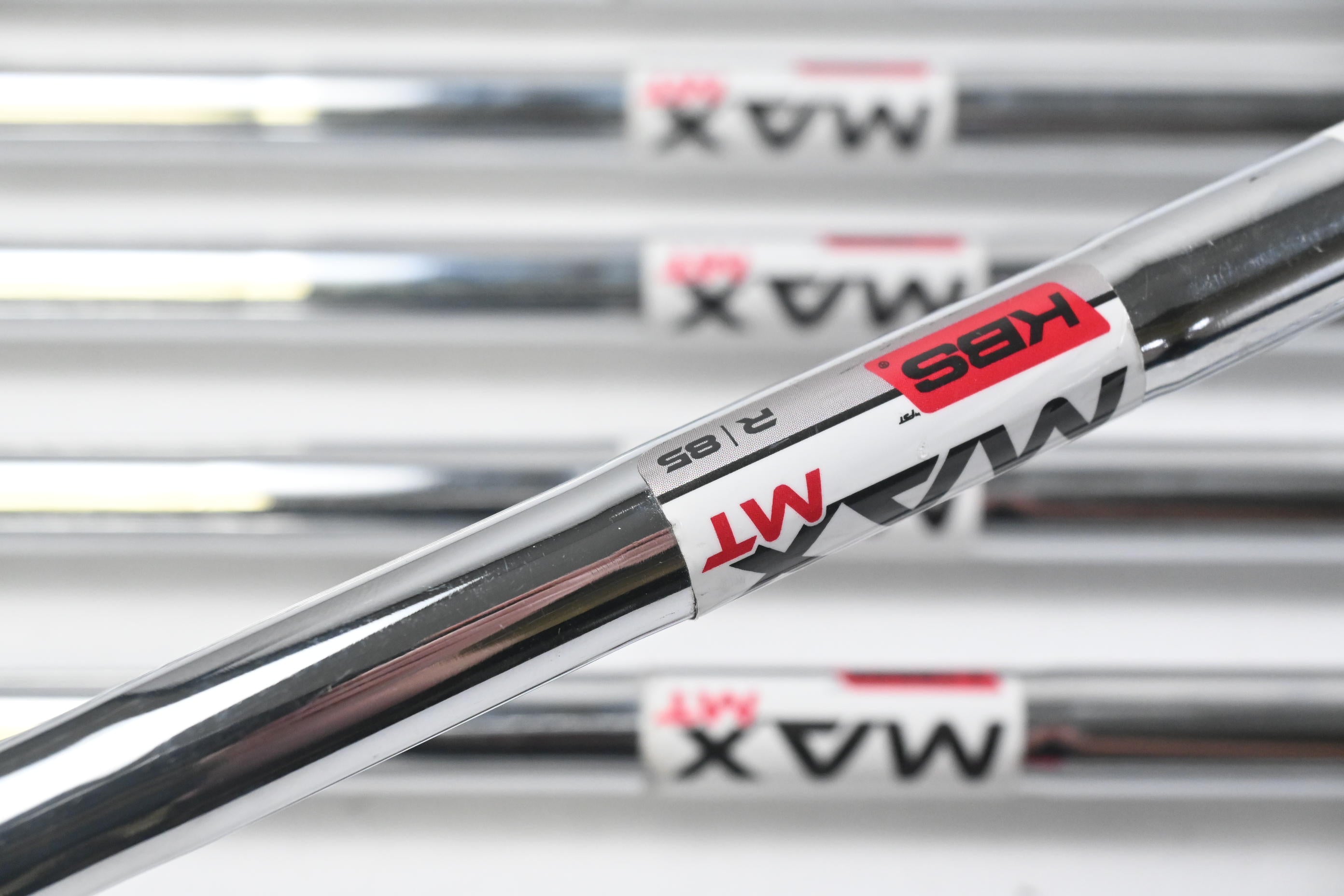 Taylormade SIM2 Max Irons / 5-PW+SW / Regular Flex KBS MAX MT 85 Shafts