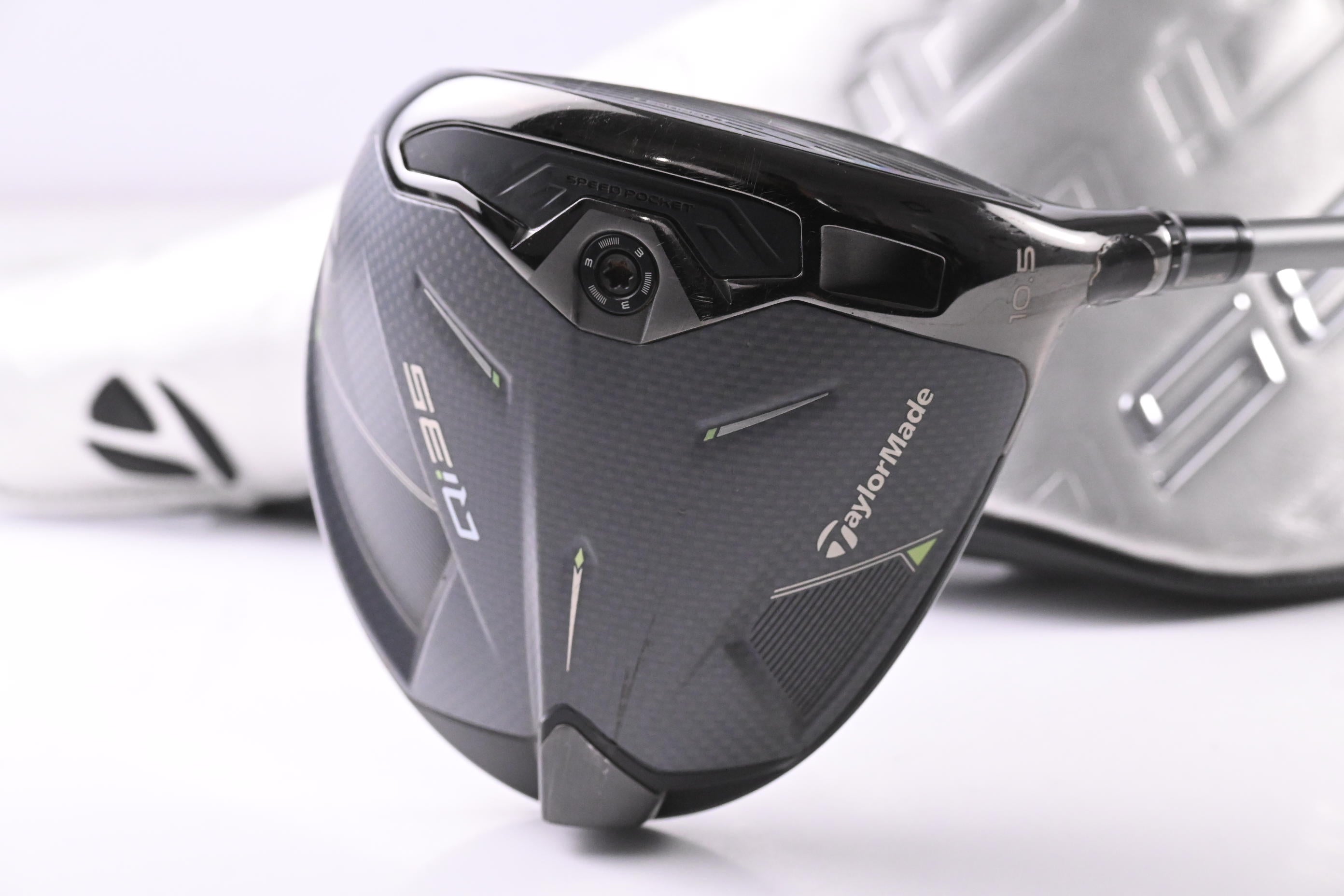 Taylormade Qi35 Driver / 10.5 Degree / Regular Flex Fujikura Air Speeder 50