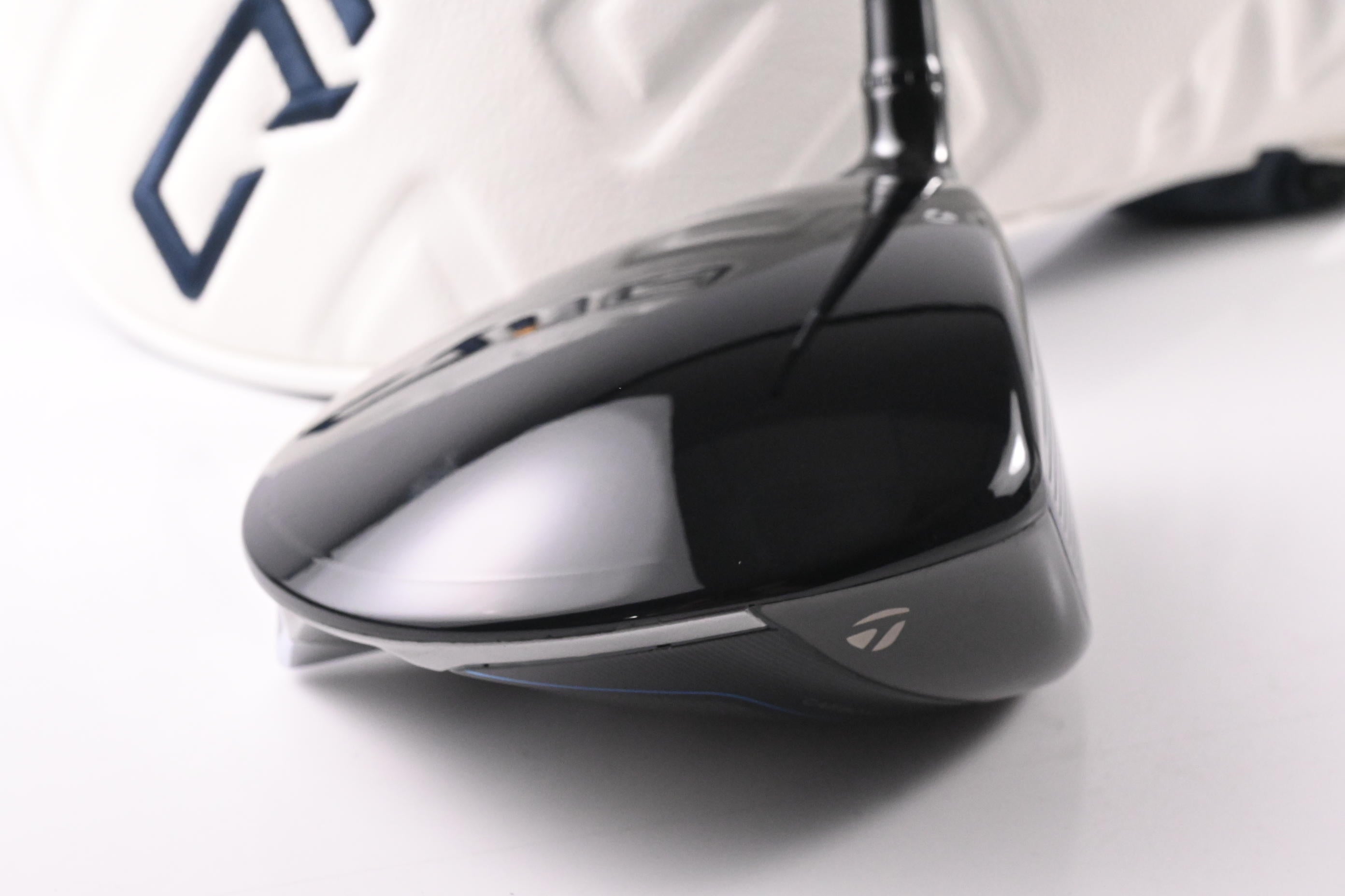 Taylormade Qi10 Driver / 10.5 Degree / Regular Flex Mitsubishi Reax 50 Shaft
