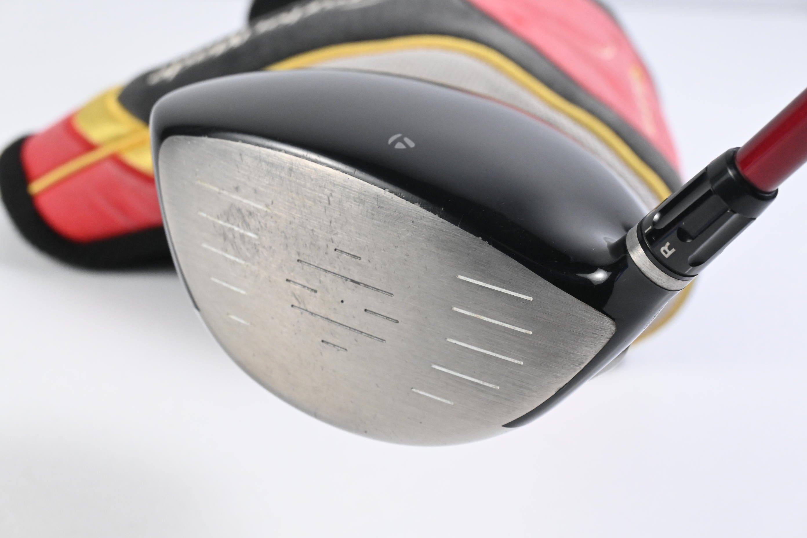 Taylormade R9 Driver / 10.5 Degree / Stiff Flex Fujikura Motore 65 Shaft