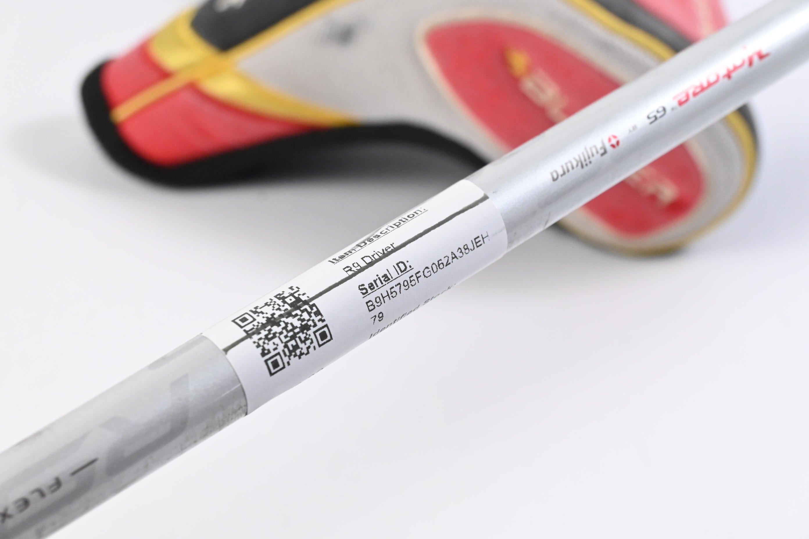 Taylormade R9 Driver / 10.5 Degree / Stiff Flex Fujikura Motore 65 Shaft