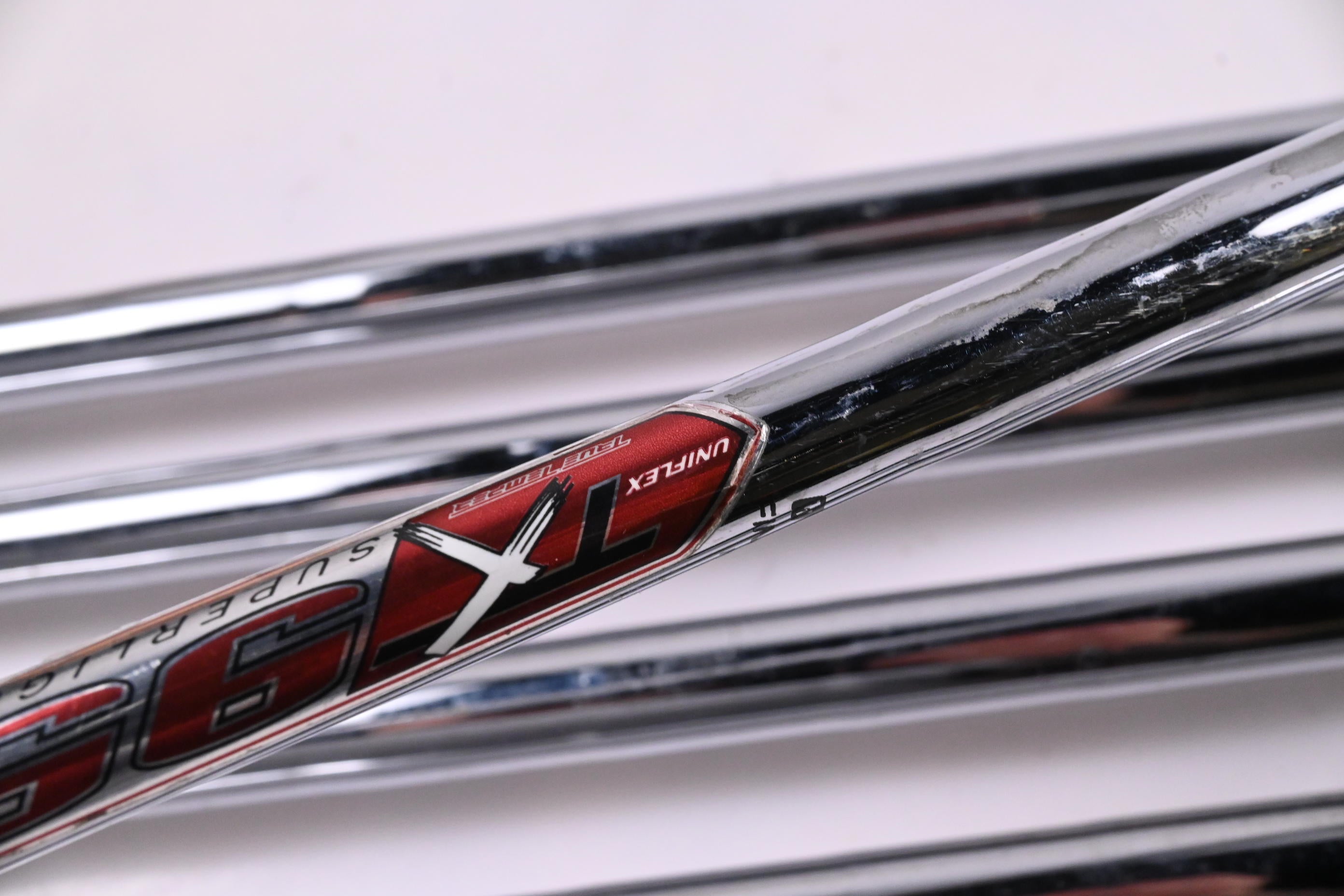 Wilson Di9 Irons / 4-9i / UniFlex TX-99 Shafts