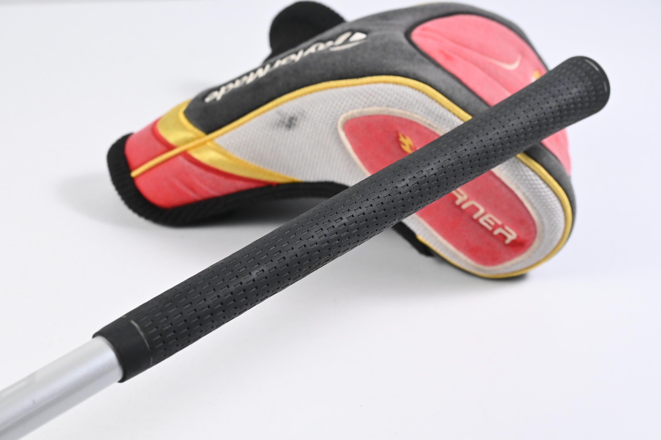 Taylormade R9 Driver / 10.5 Degree / Stiff Flex Fujikura Motore 65 Shaft