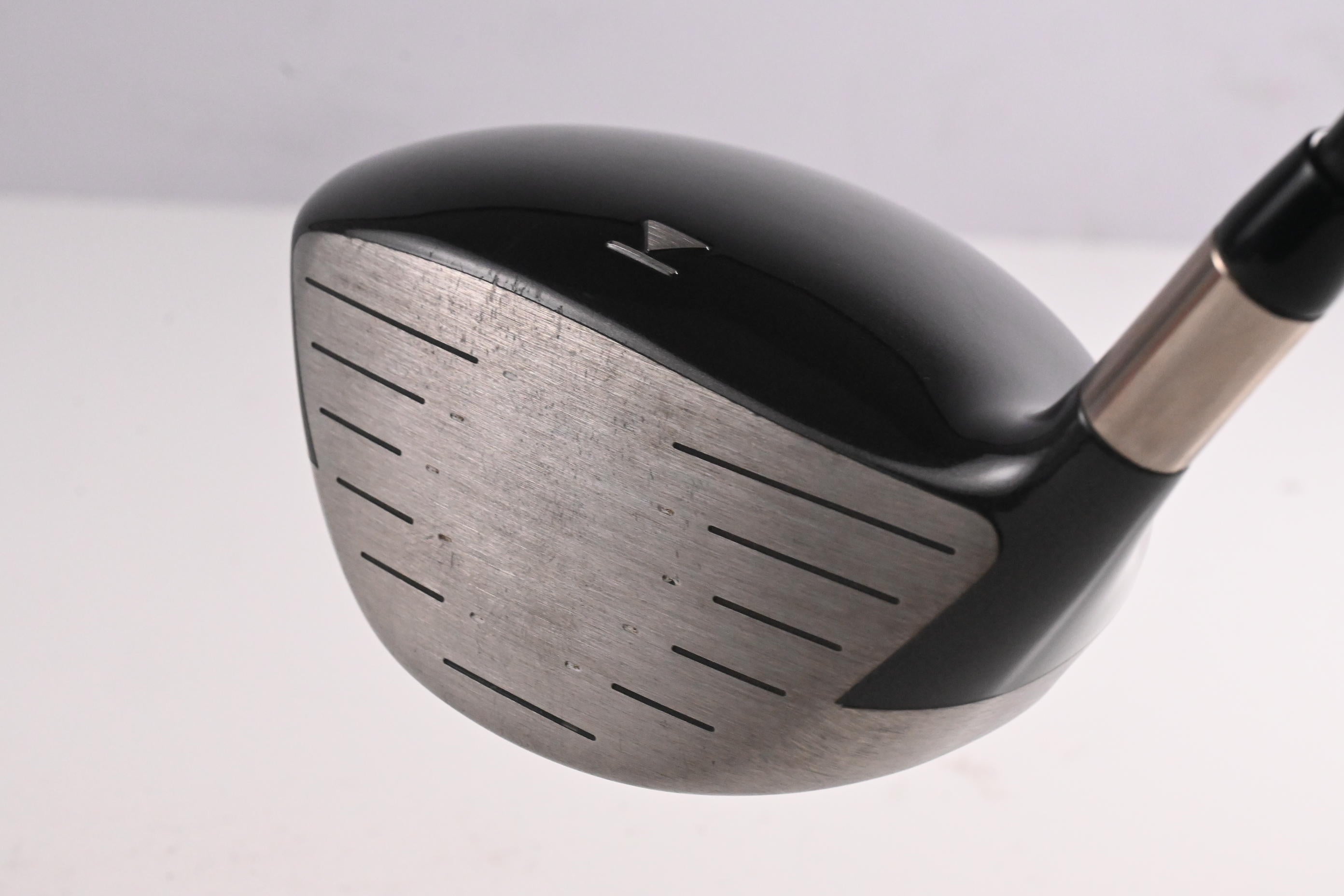 Titleist 905 T Driver / 9.5 Degree / Stiff Flex Fujikura Speeder Shaft