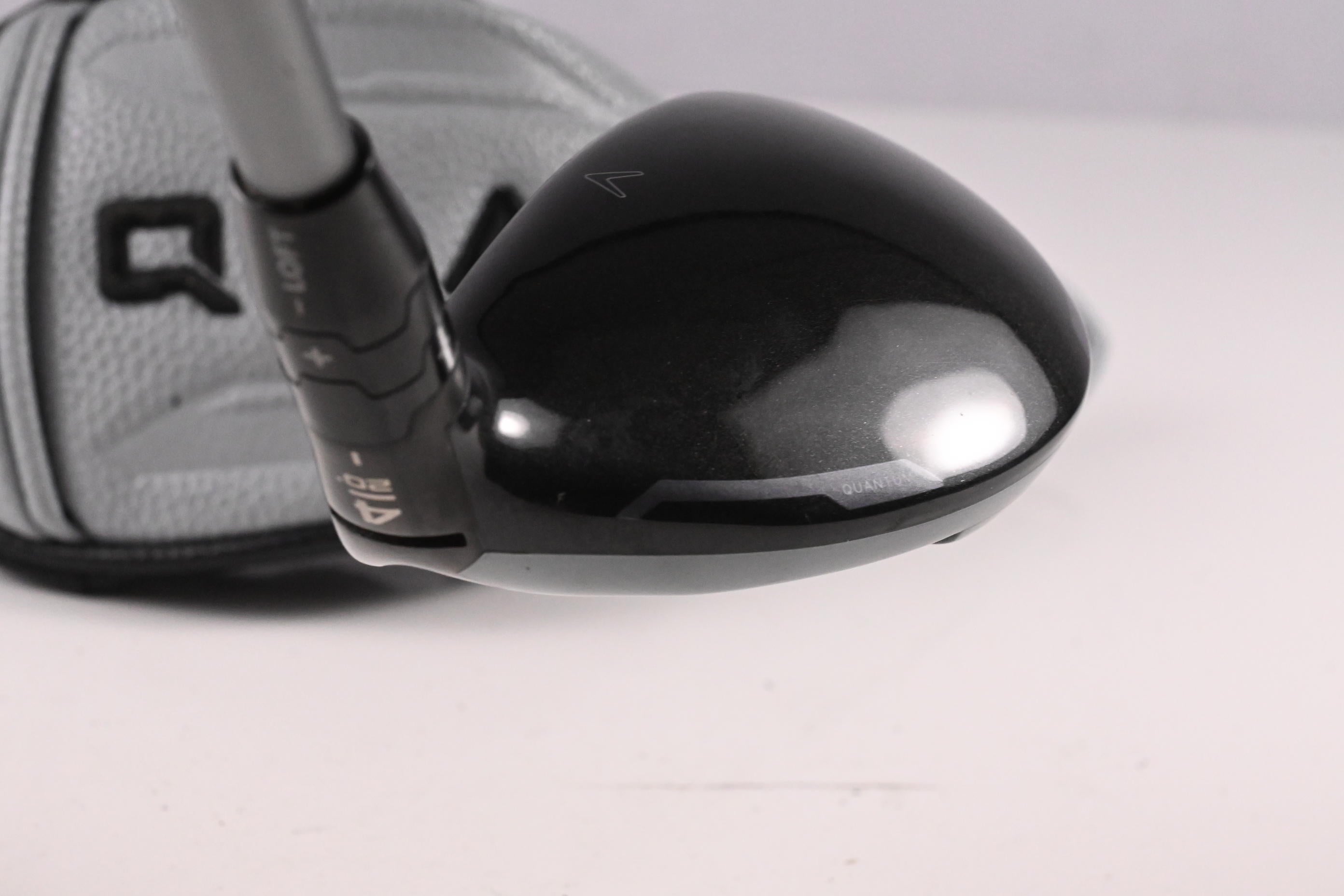 Callaway Quantum Max OS #4 Hybrid / 20 Degree / Regular Flex Denali Silver 60