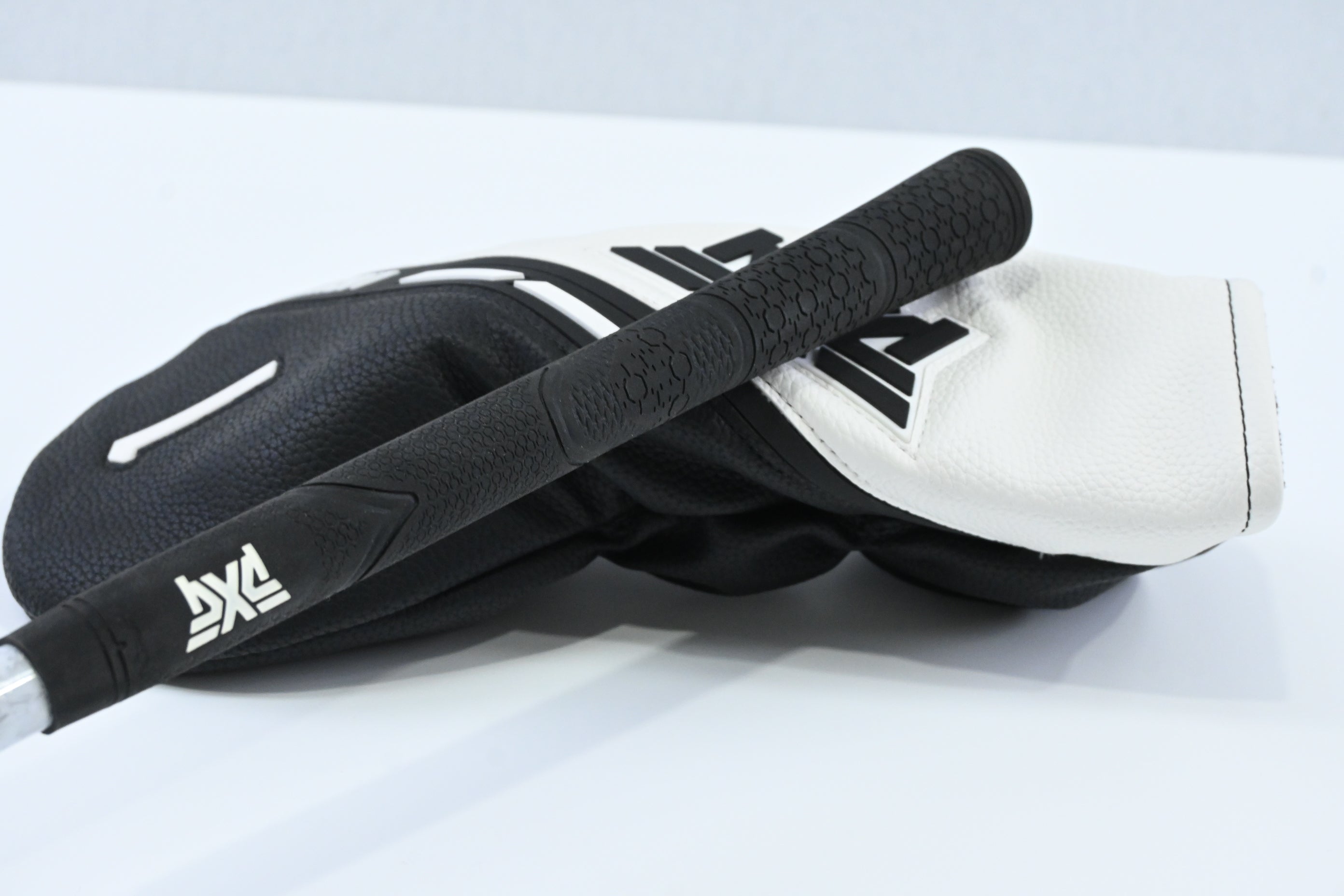 Left Hand PXG Lightning Max 10K+ Driver / 10.5 Degree / Regular Flex Denali Red