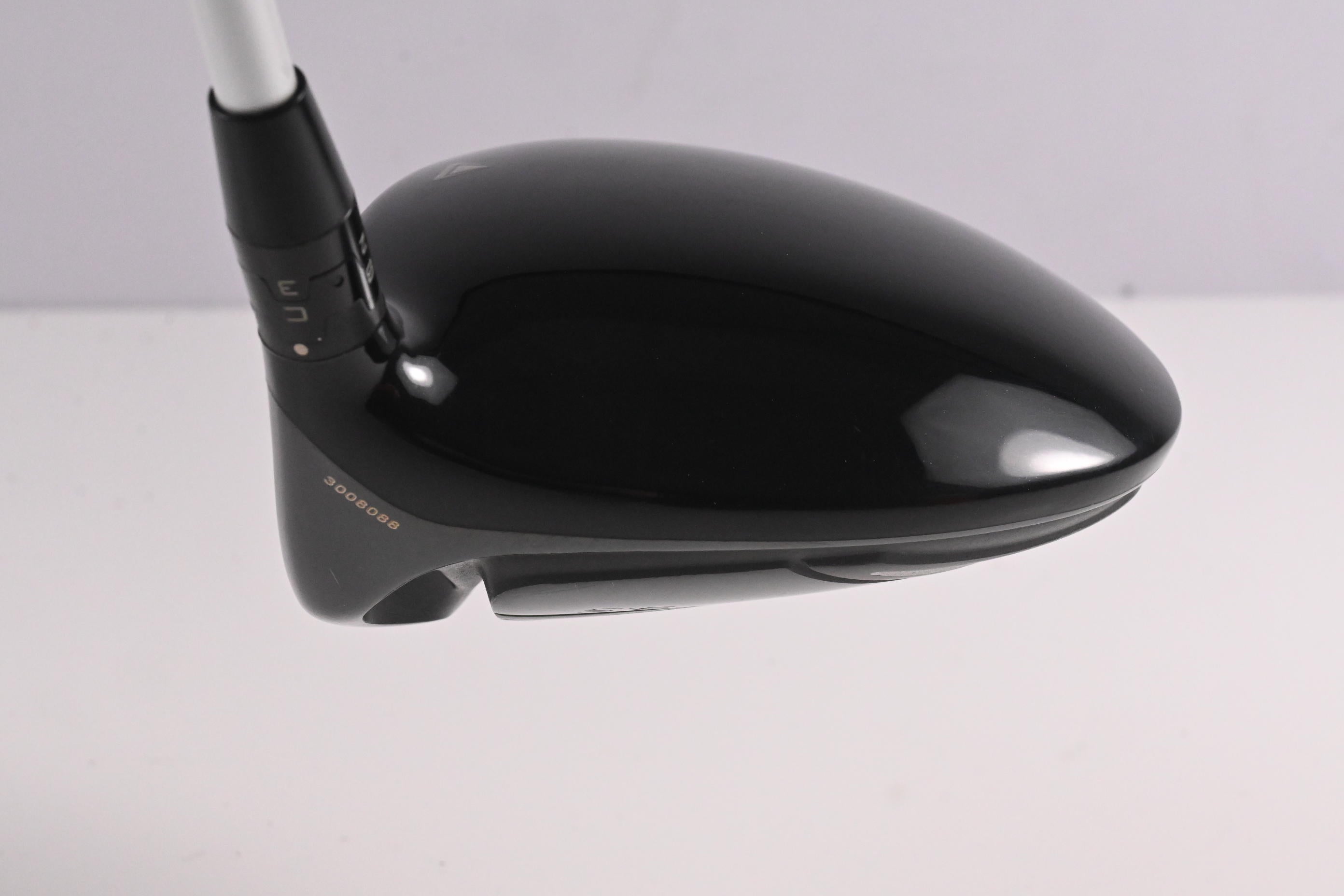 Titleist 915 D2 Driver / 9.5 Degree / Stiff Flex Aldila Rogue Silver 60 Shaft