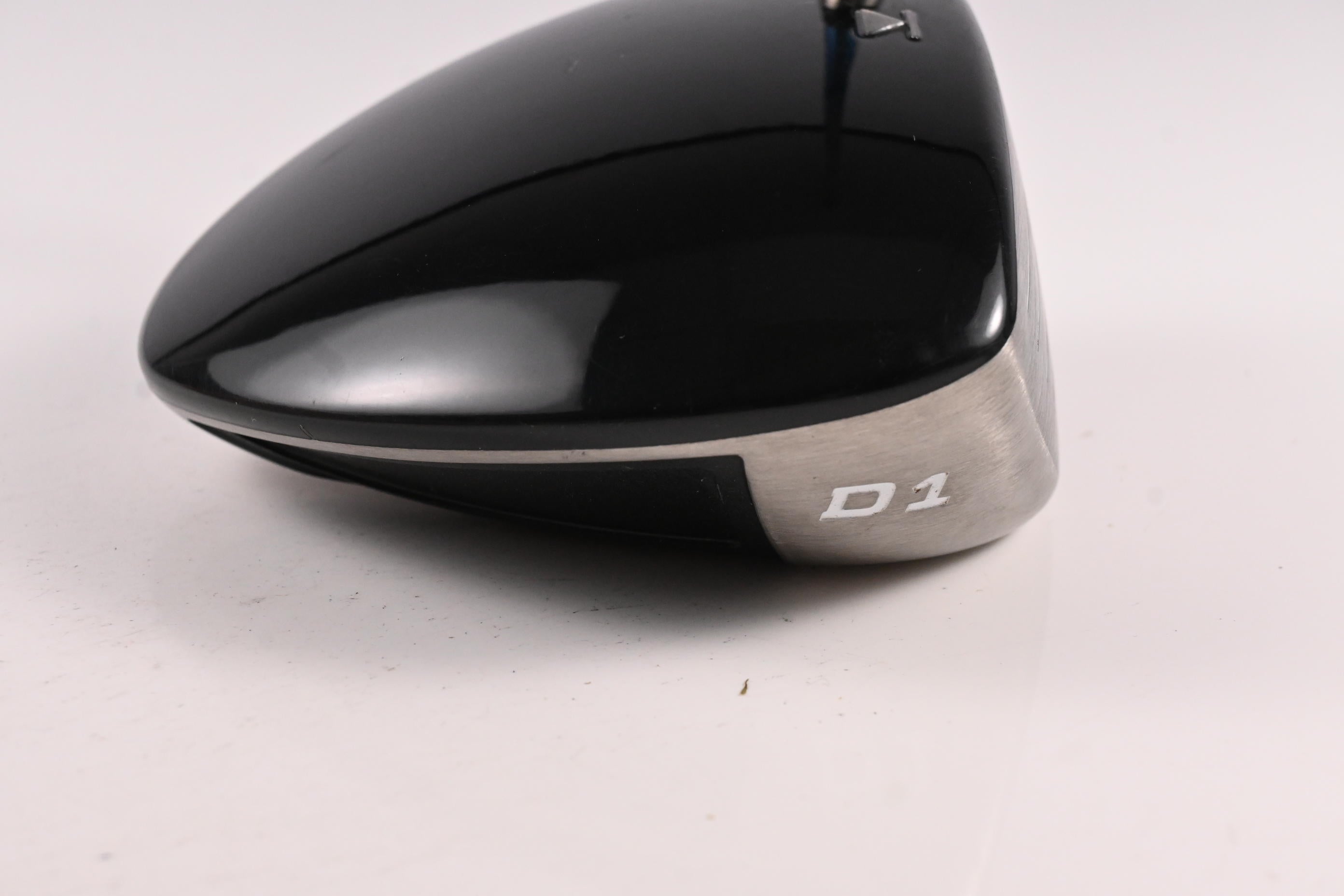 Titleist 907 D1 Driver / 9.5 Degree / Stiff Flex Aldila VS Proto 65 Shaft