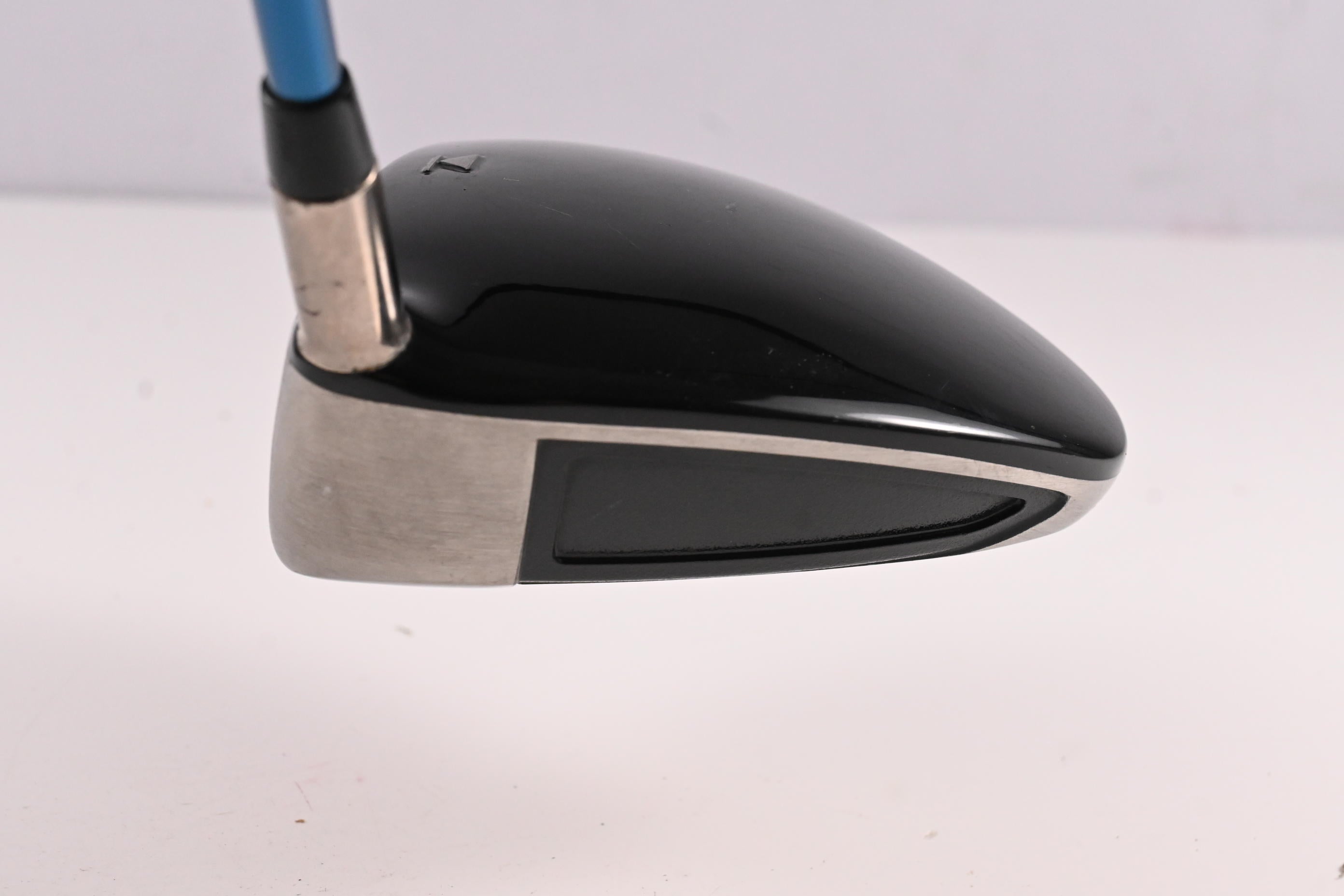 Titleist 907 D1 Driver / 9.5 Degree / Stiff Flex Aldila VS Proto 65 Shaft
