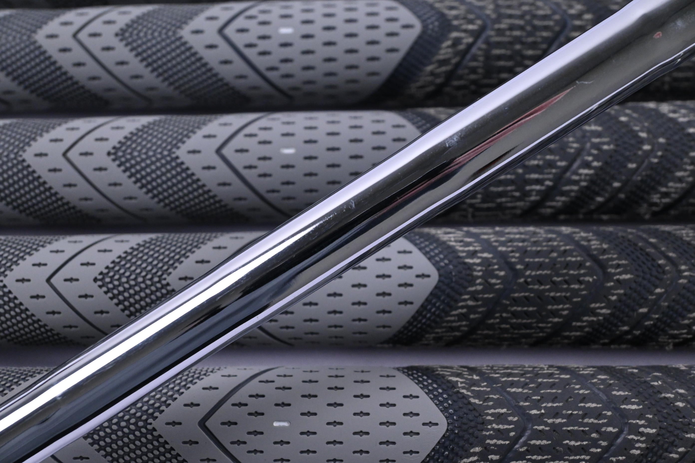 Taylormade SIM2 Max Irons / 5-PW / Regular Flex Steel Shafts