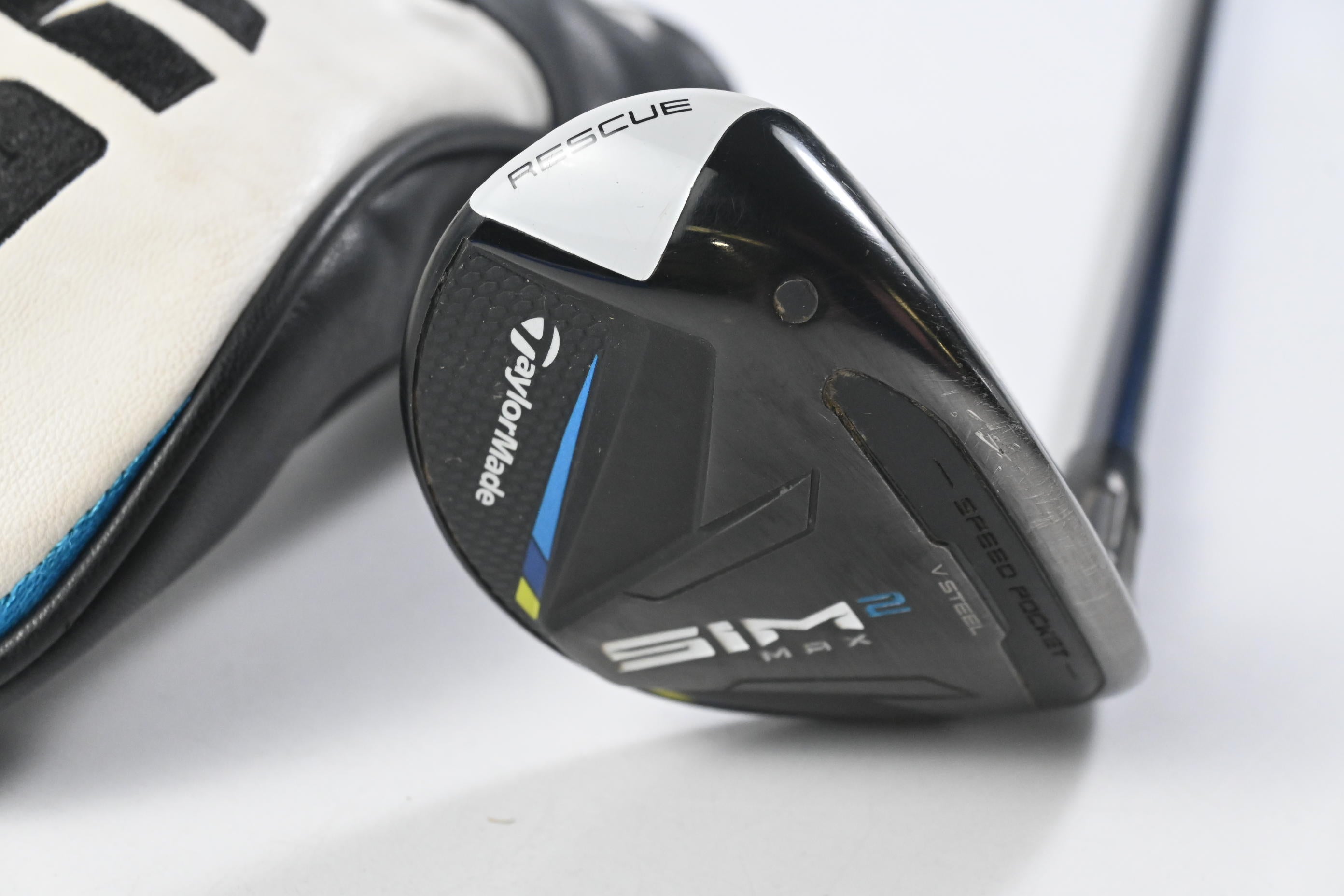 Taylormade SIM2 Max #4 Hybrid / 22 Degree / Stiff Flex Fujikura Ventus Blue 7