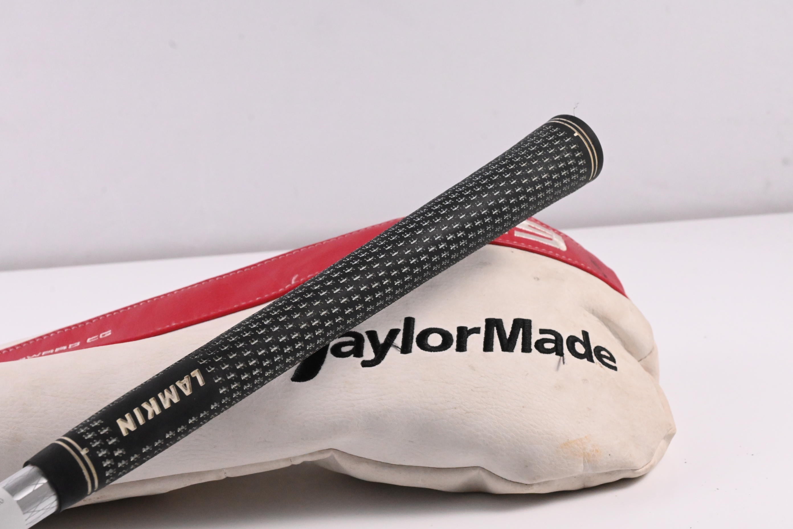 Left Hand Taylormade R15 Driver / 10.5 Degree / Regular Flex Speeder Evolution57